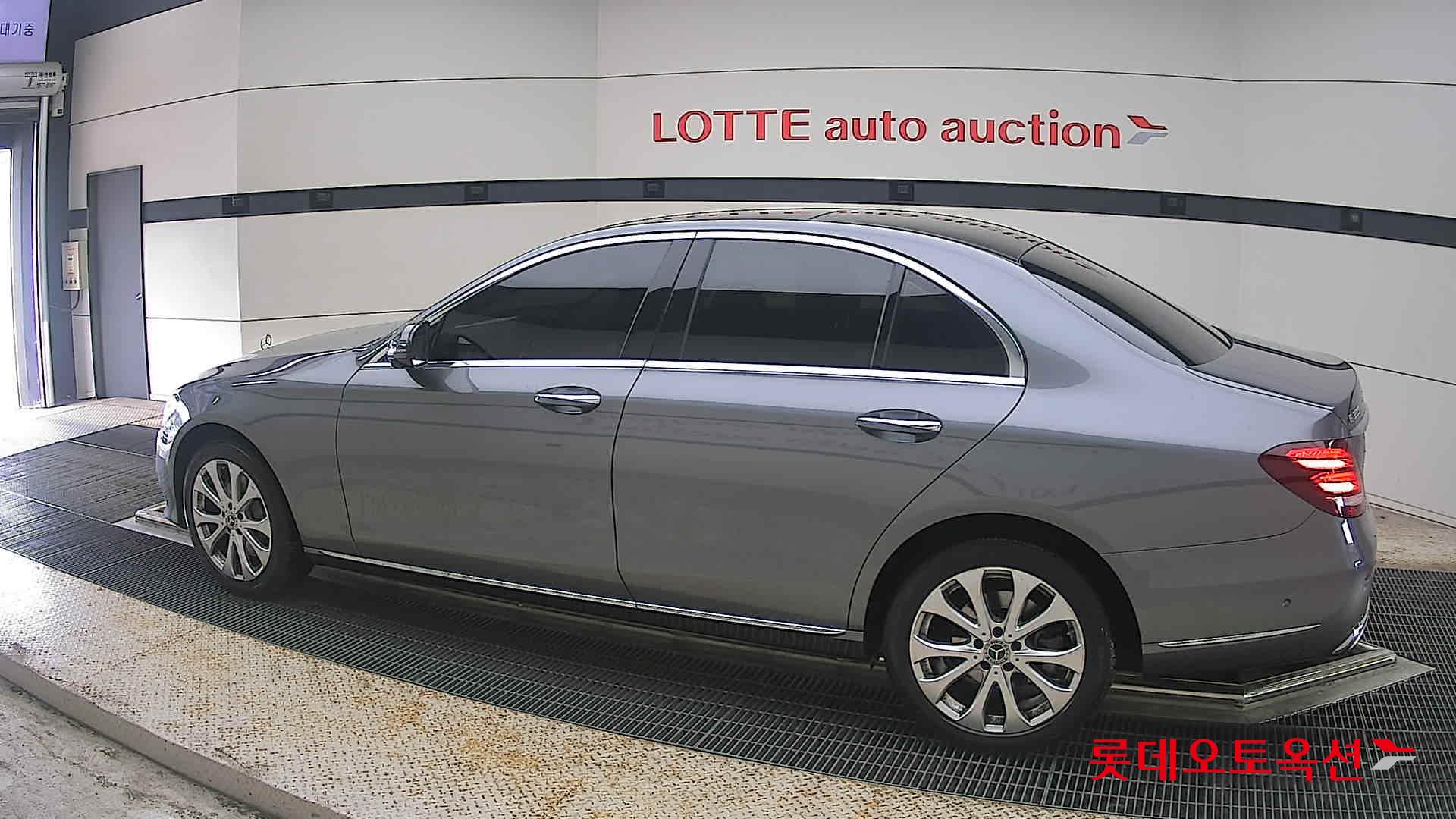 2019 - mercedes-benz e300