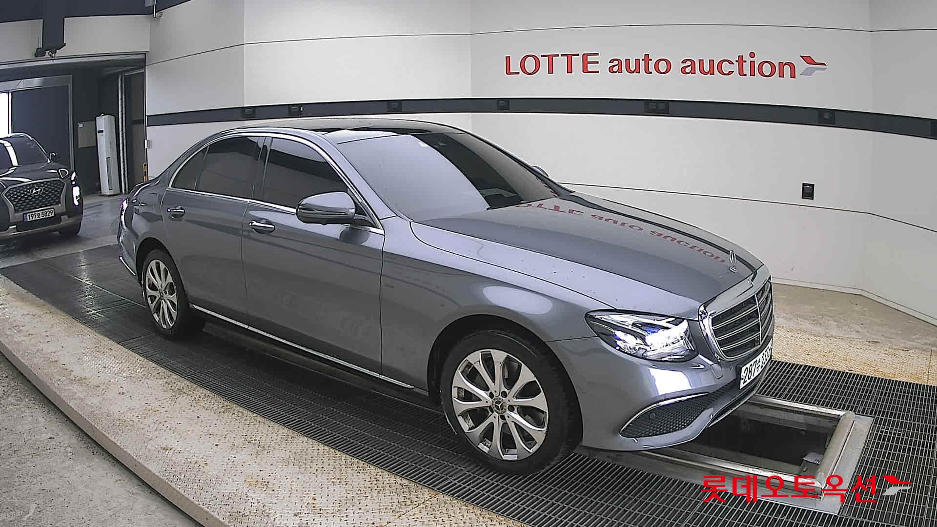 2019 - mercedes-benz e300
