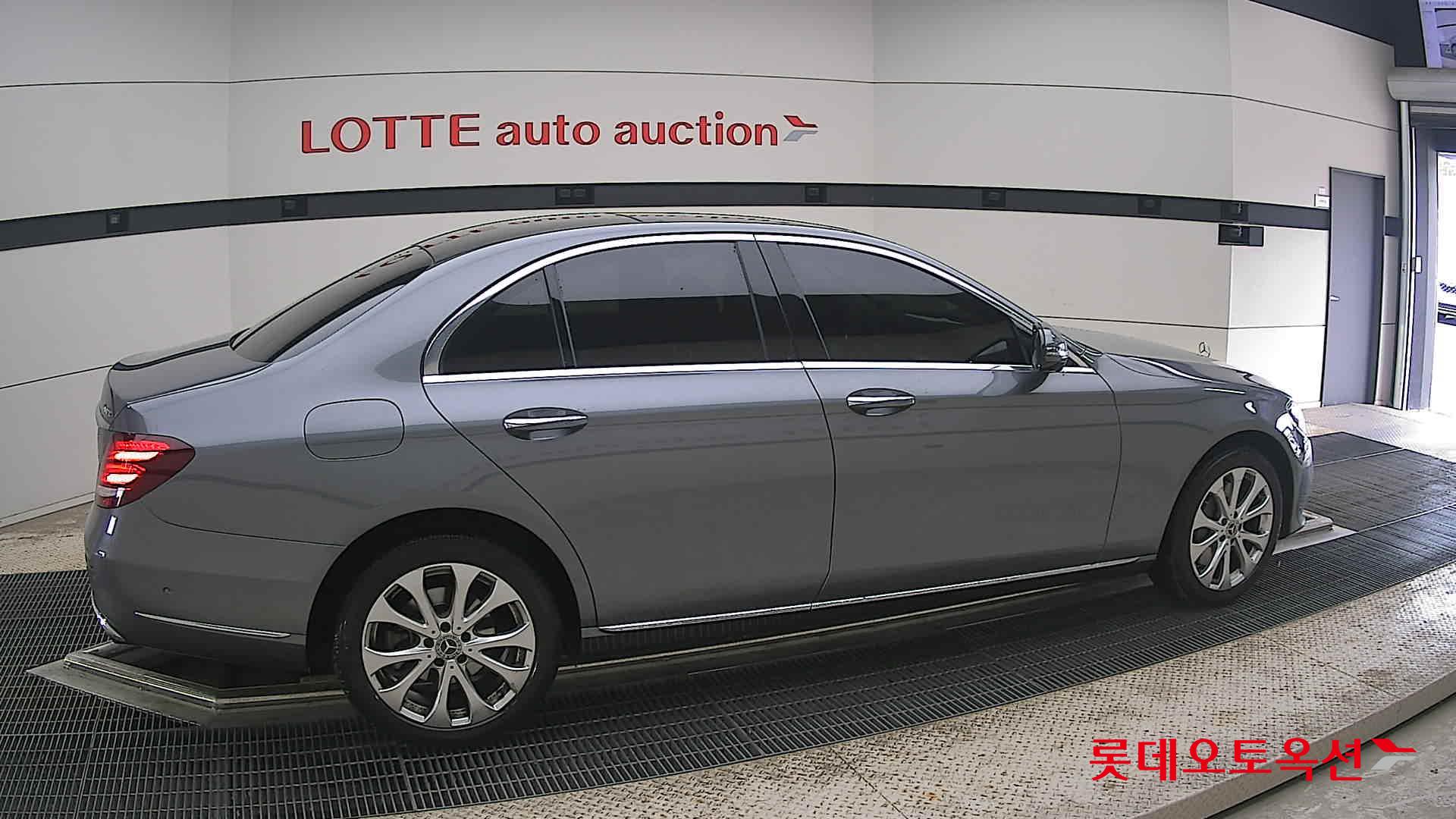 2019 - mercedes-benz e300