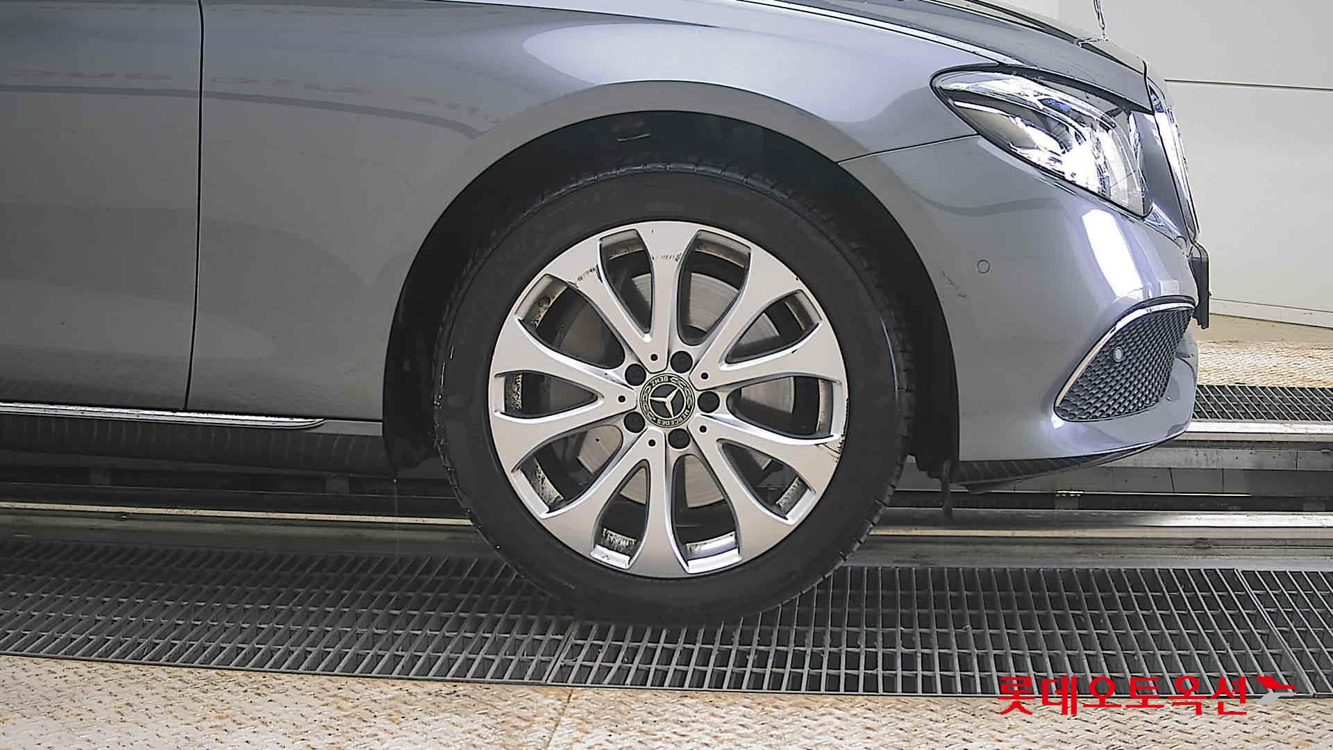2019 - mercedes-benz e300