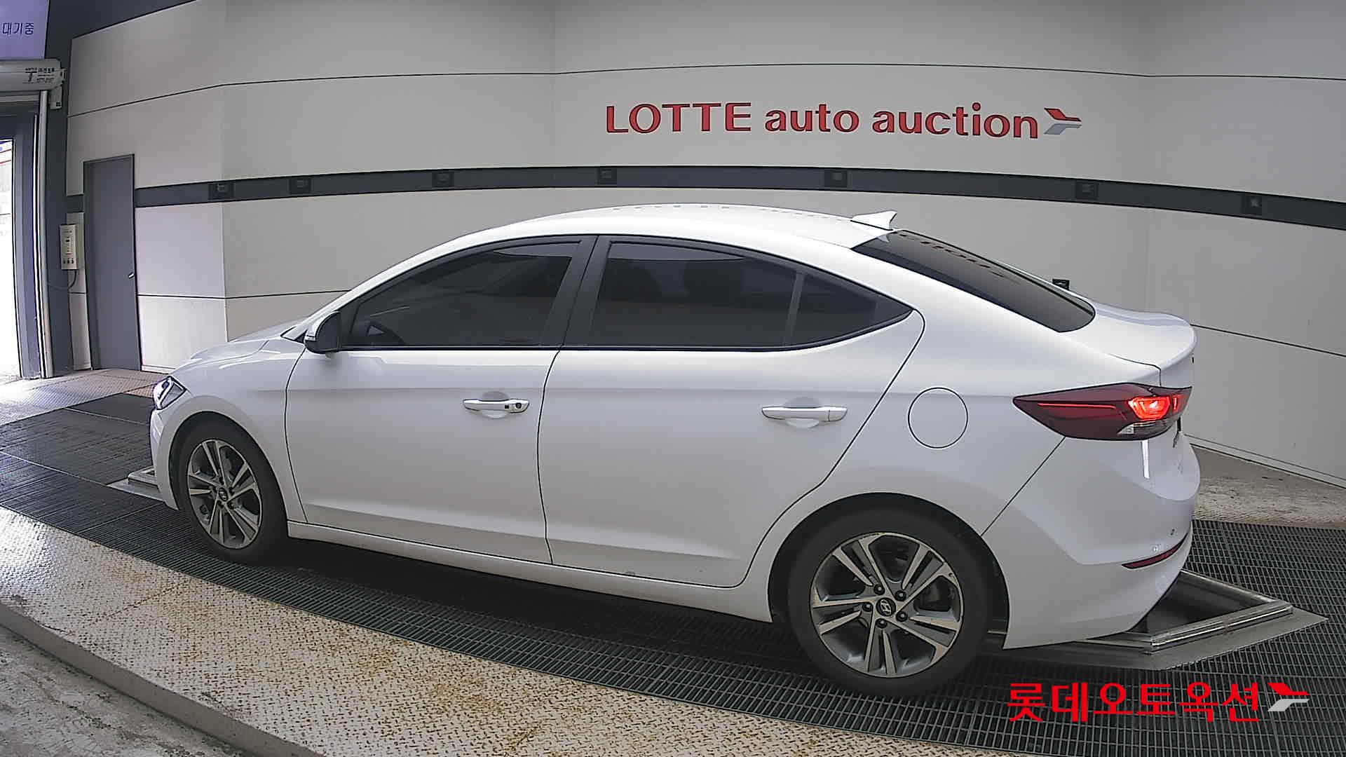 2018 - hyundai avante