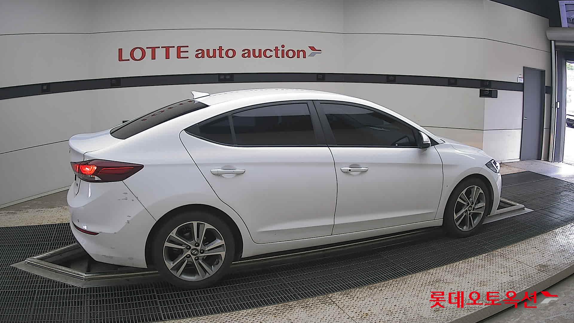 2018 - hyundai avante