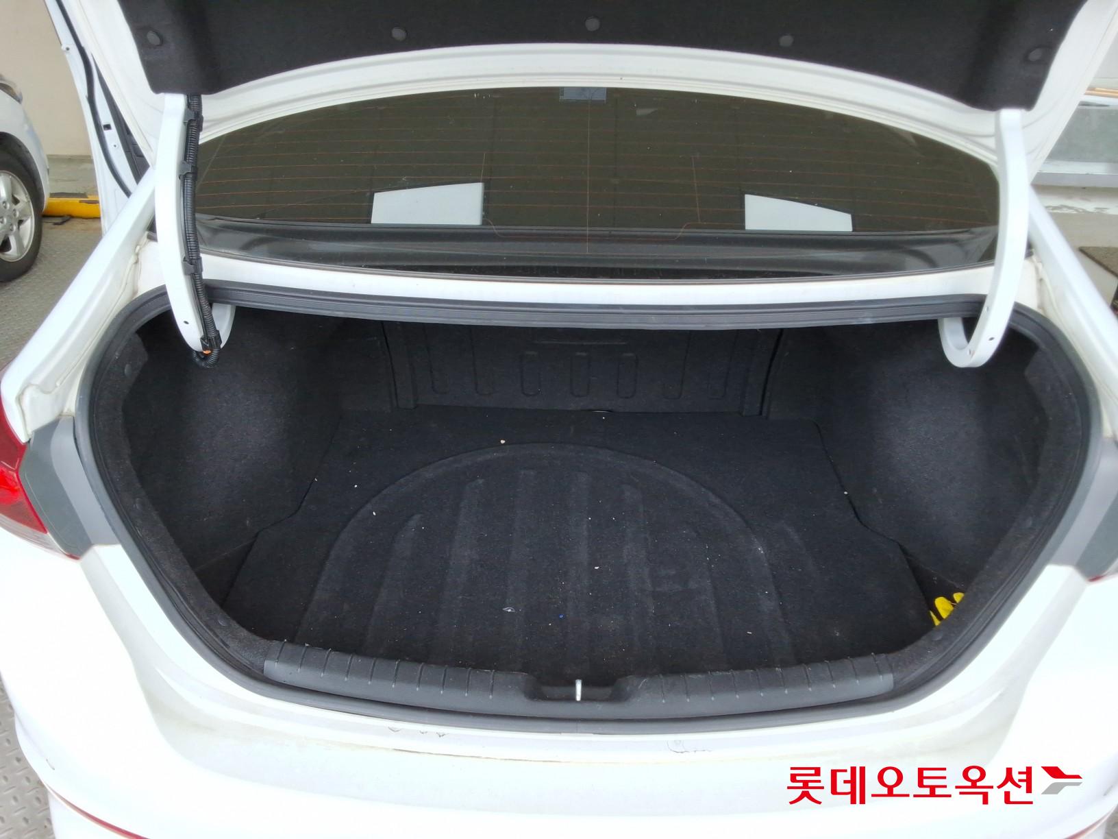 2018 - hyundai avante