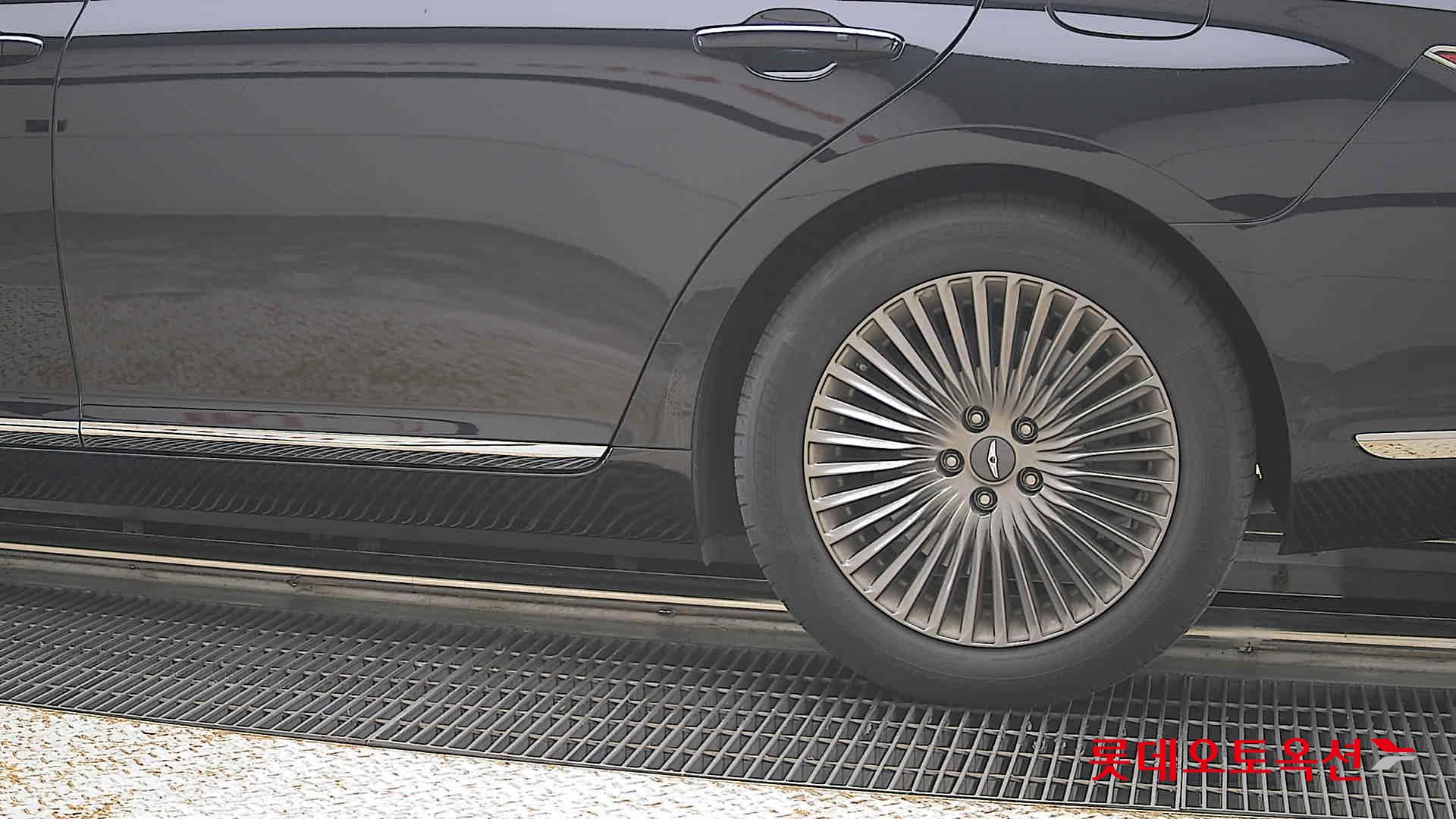 2021 - genesis g90