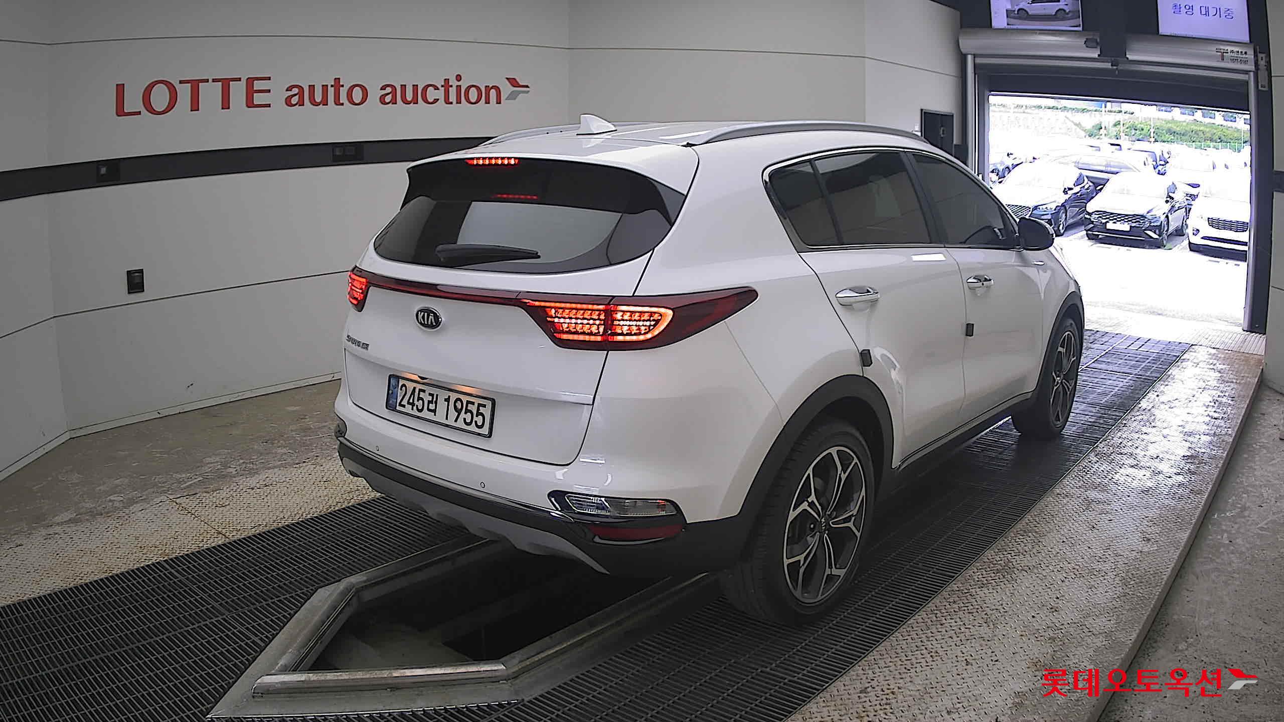 2021 - kia sportage