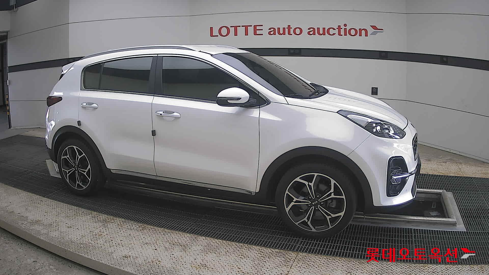 2021 - kia sportage