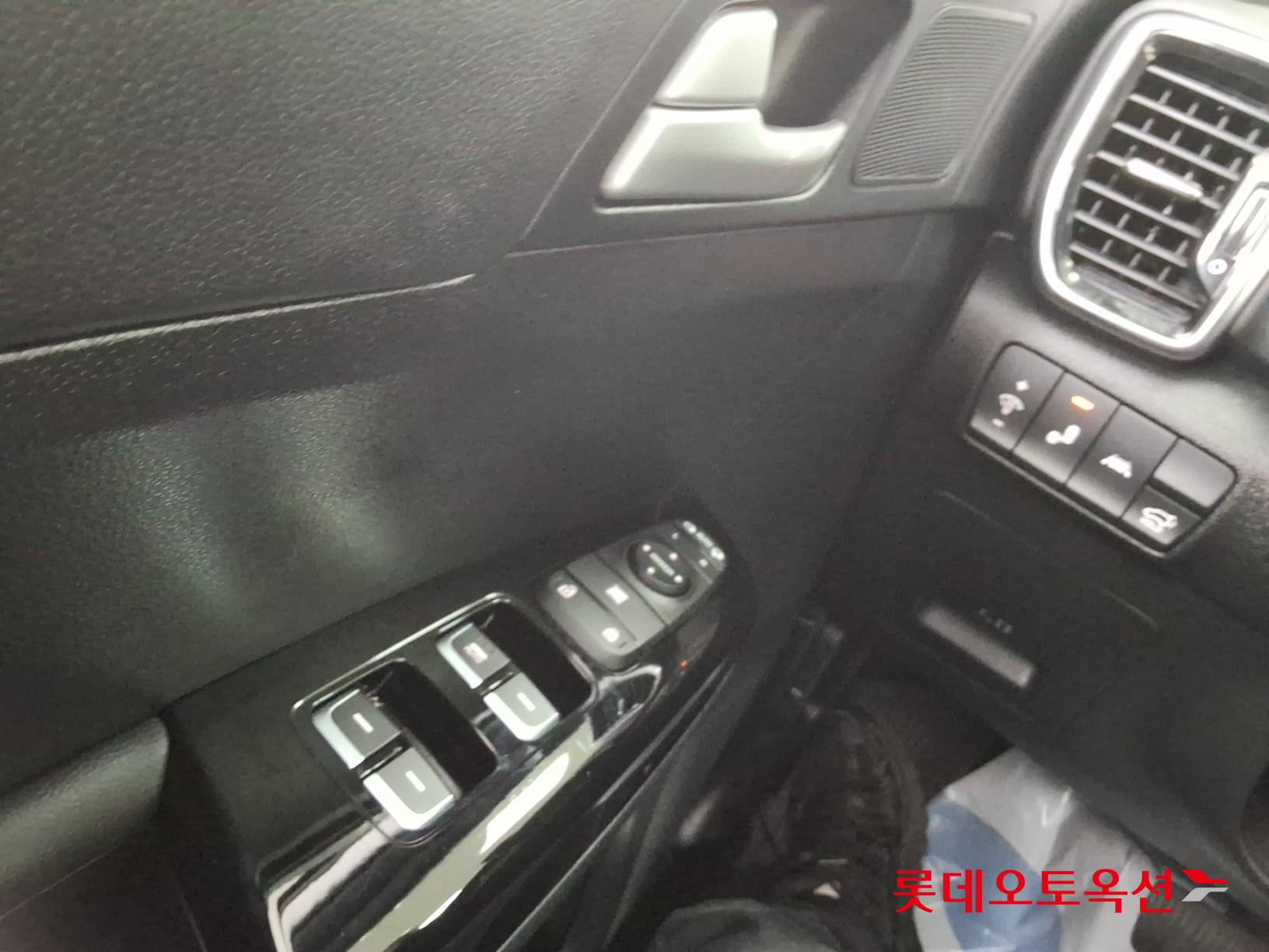 2021 - kia sportage