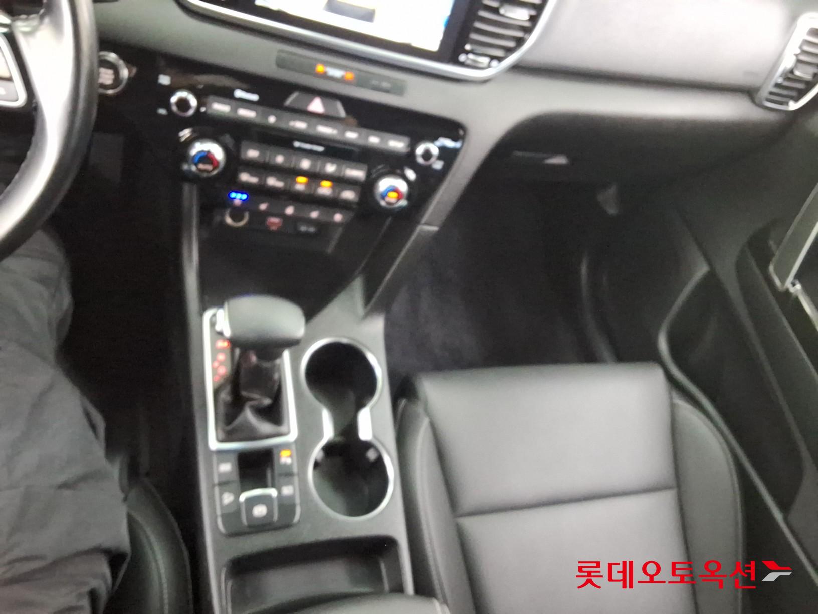 2021 - kia sportage