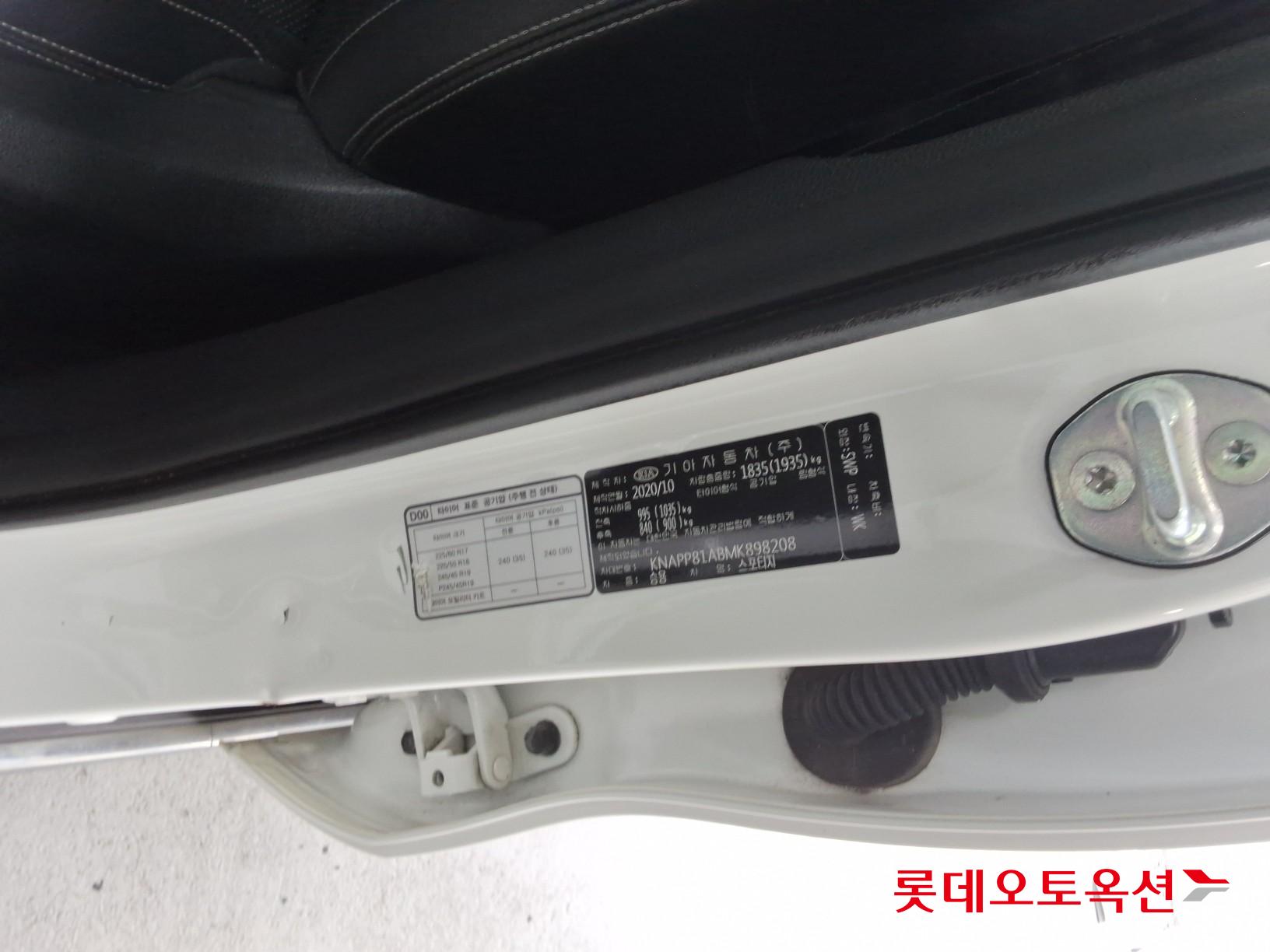 2021 - kia sportage