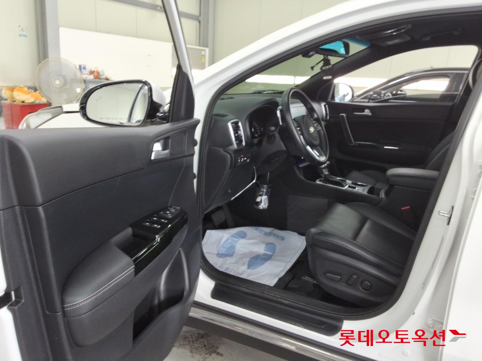 2021 - kia sportage