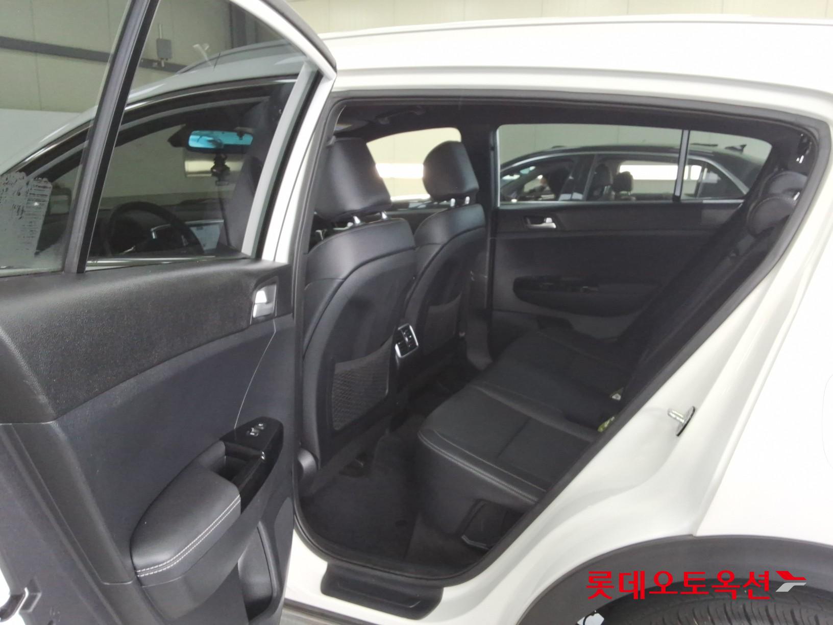 2021 - kia sportage