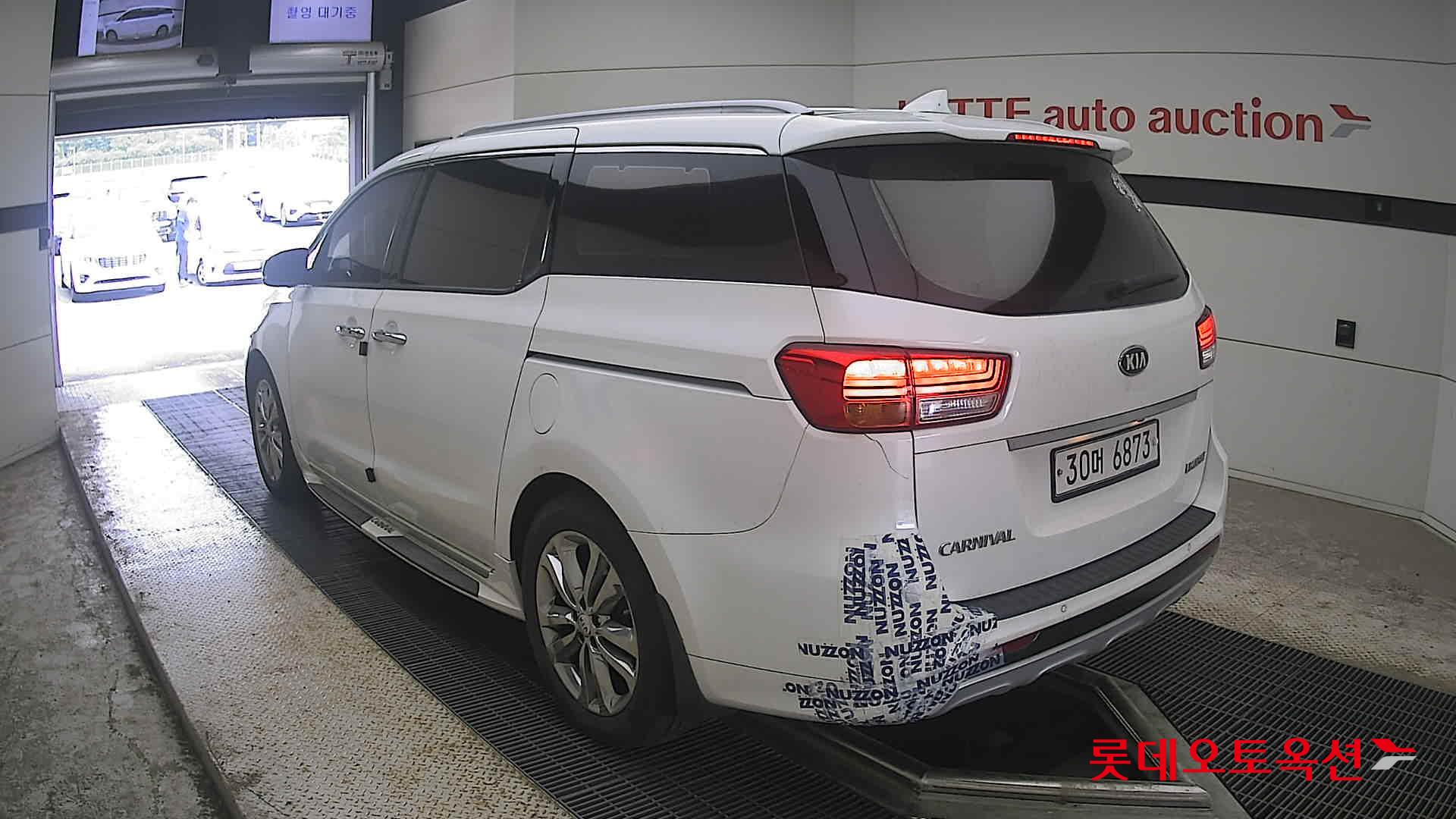 2018 - kia carnival