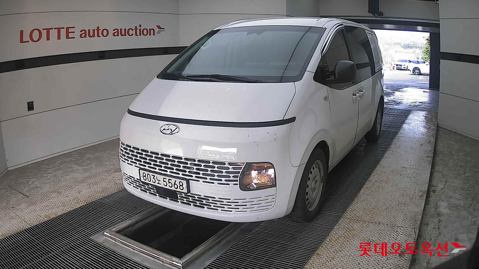 2023 - hyundai staria