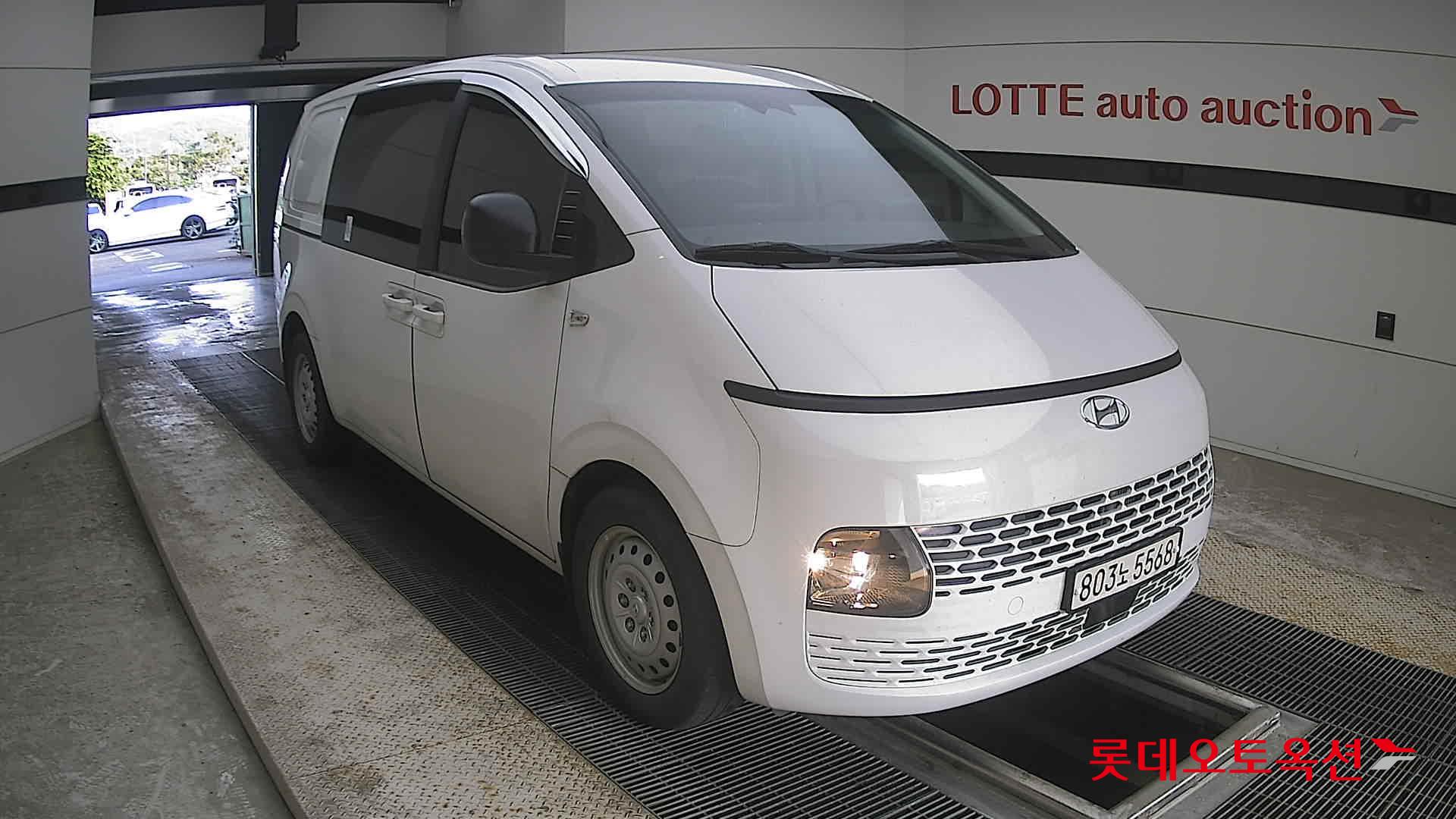 2023 - hyundai staria