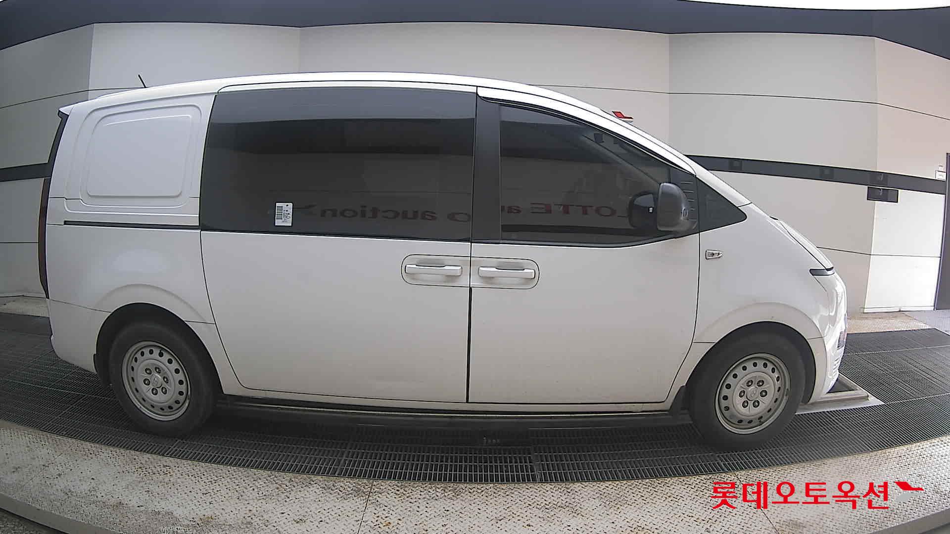2023 - hyundai staria