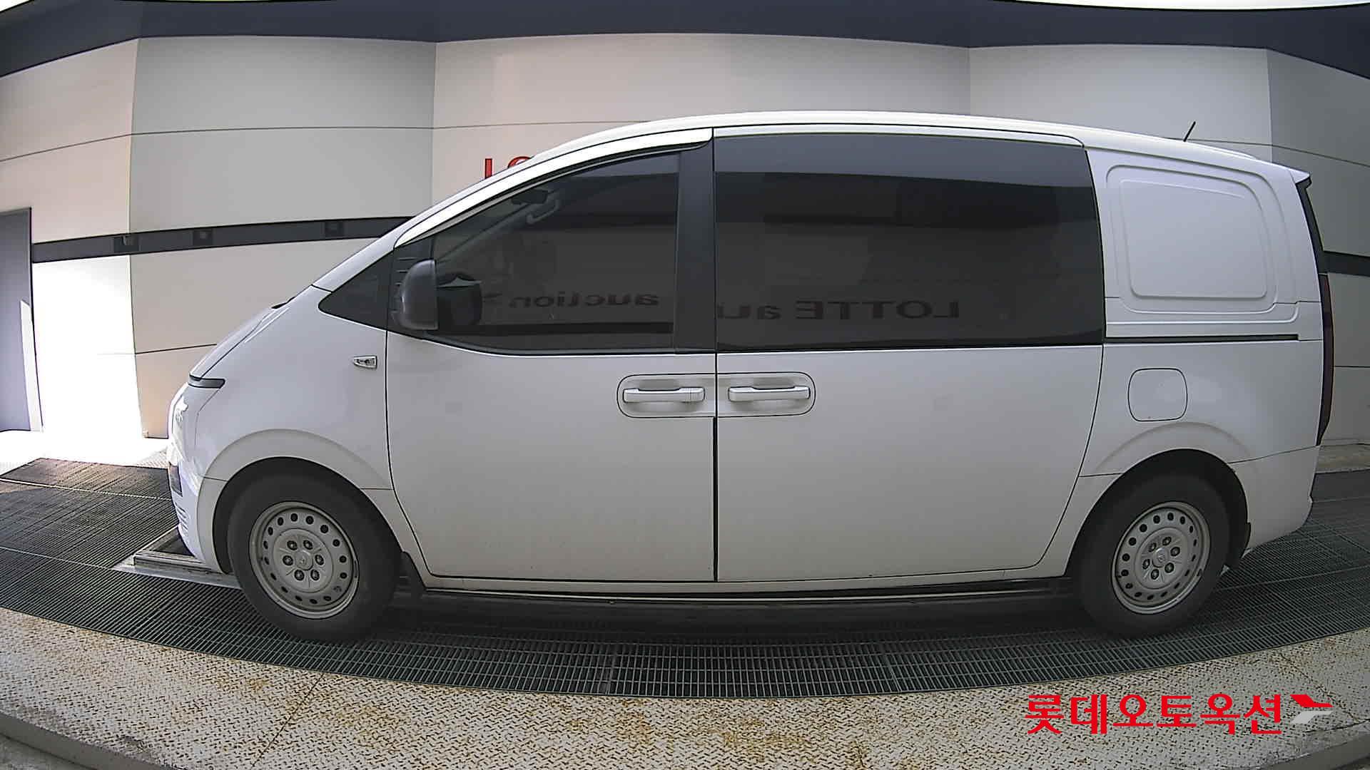 2023 - hyundai staria