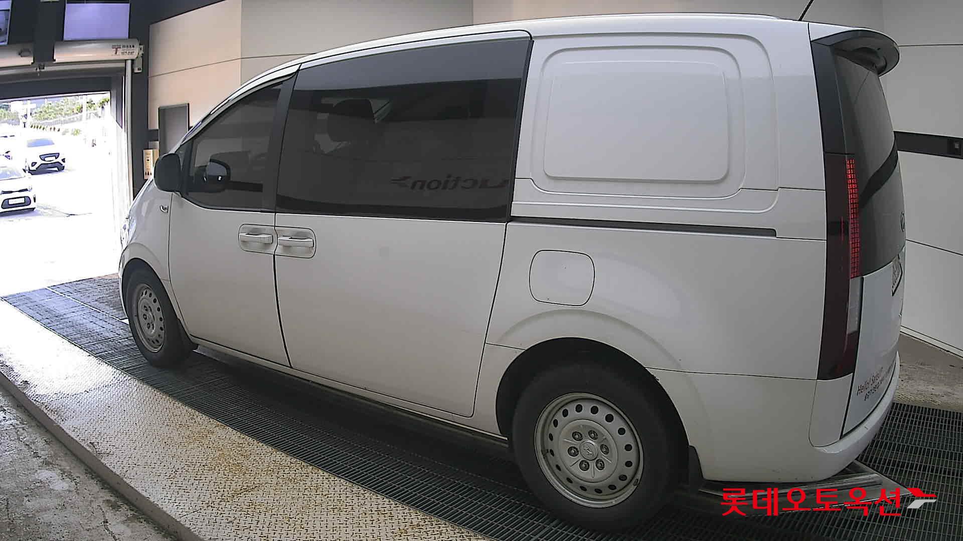 2023 - hyundai staria