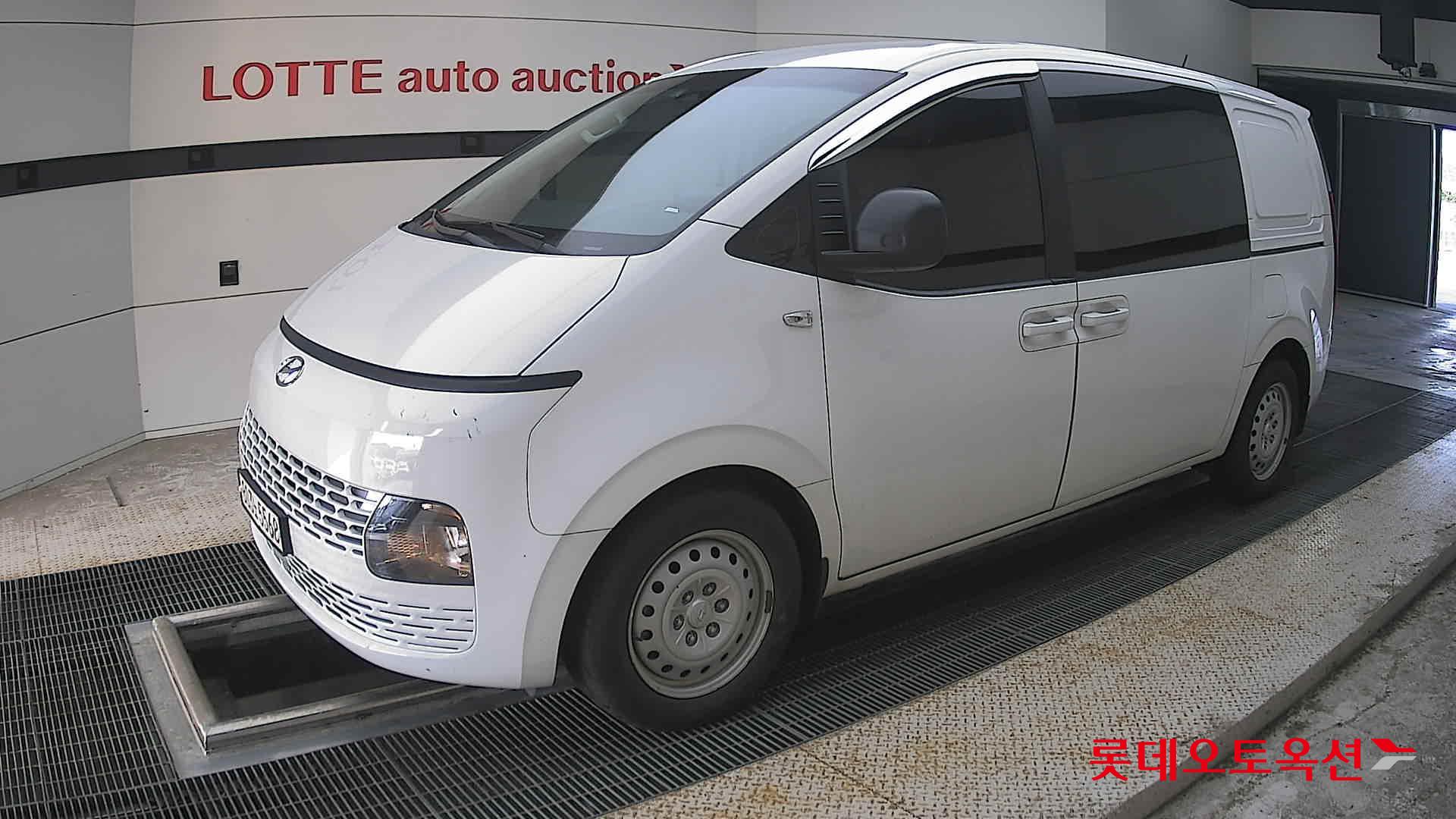 2023 - hyundai staria