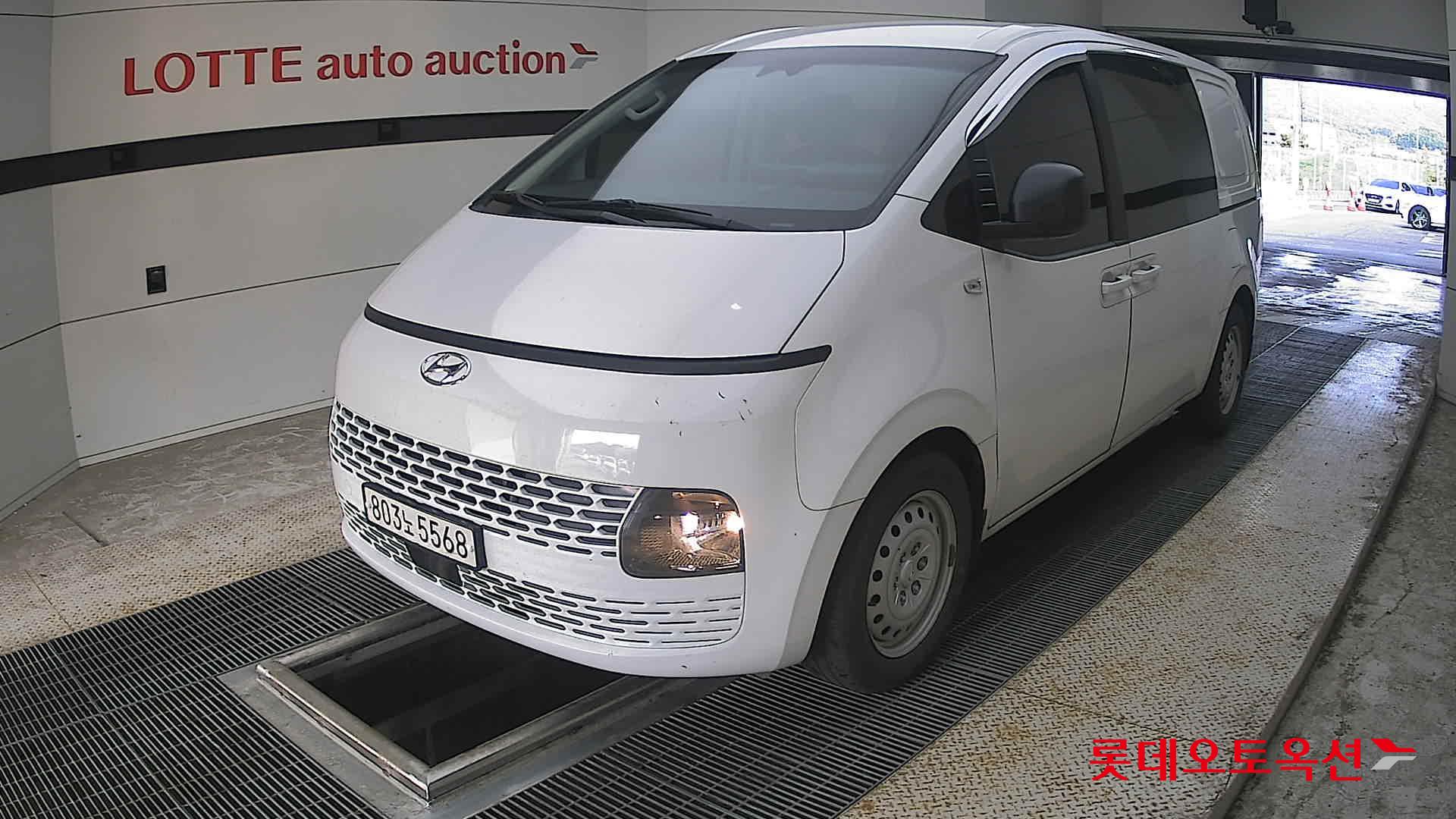 2023 - hyundai staria