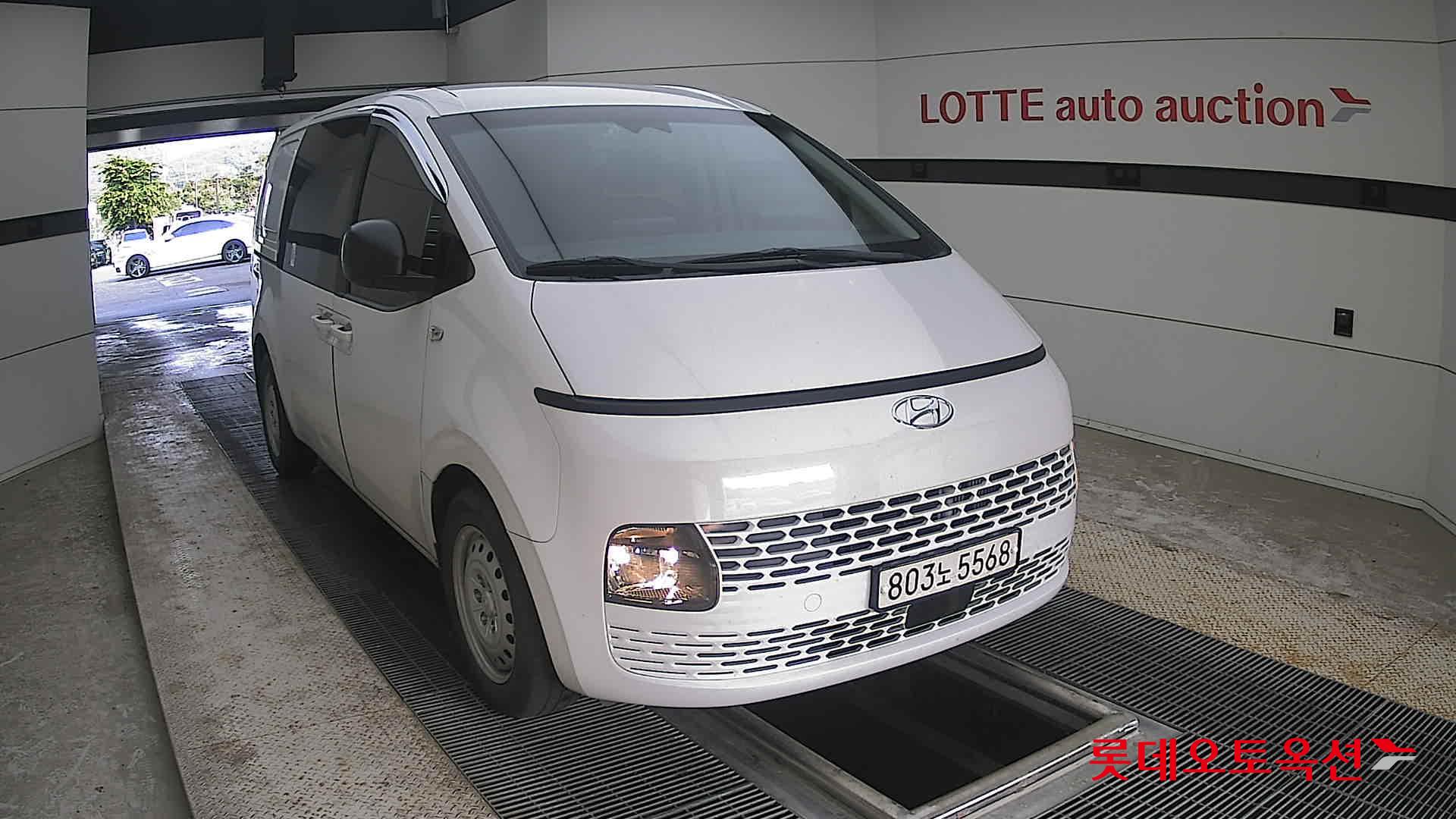 2023 - hyundai staria