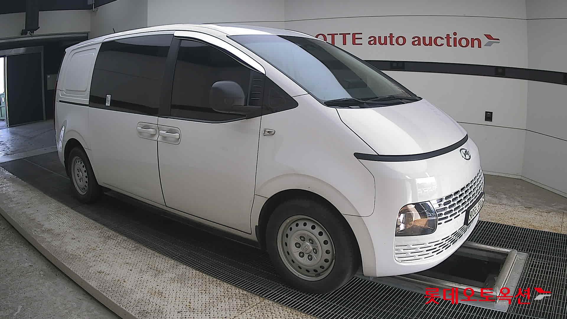 2023 - hyundai staria