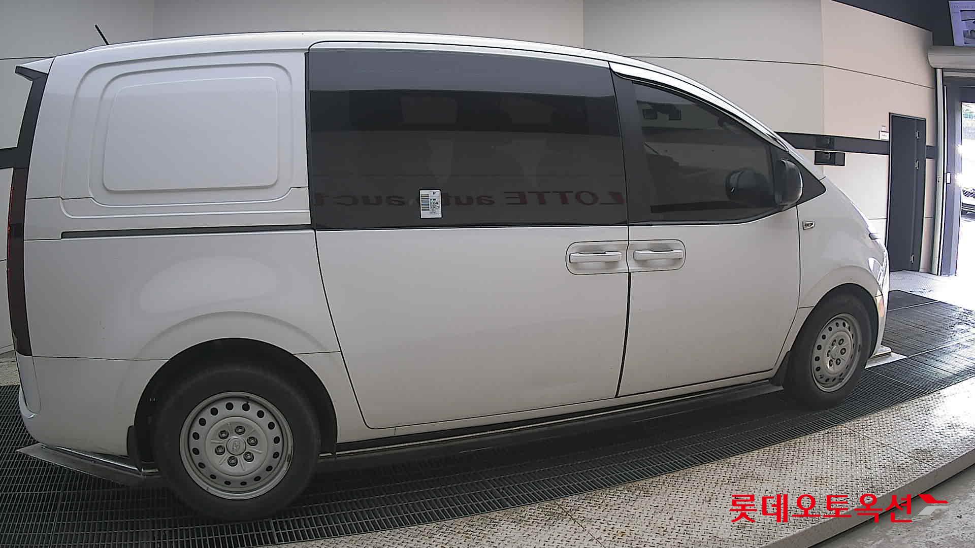 2023 - hyundai staria