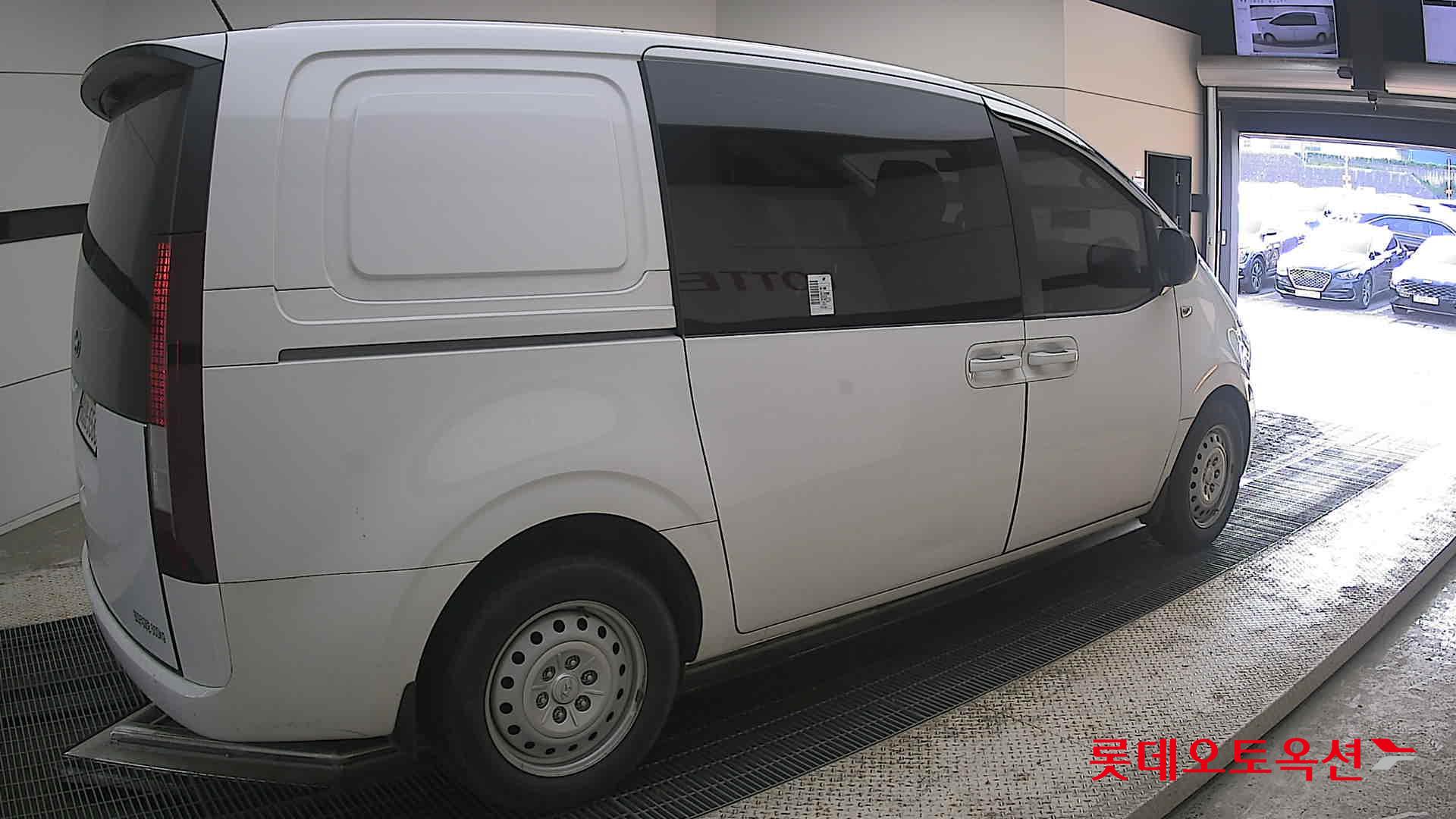 2023 - hyundai staria