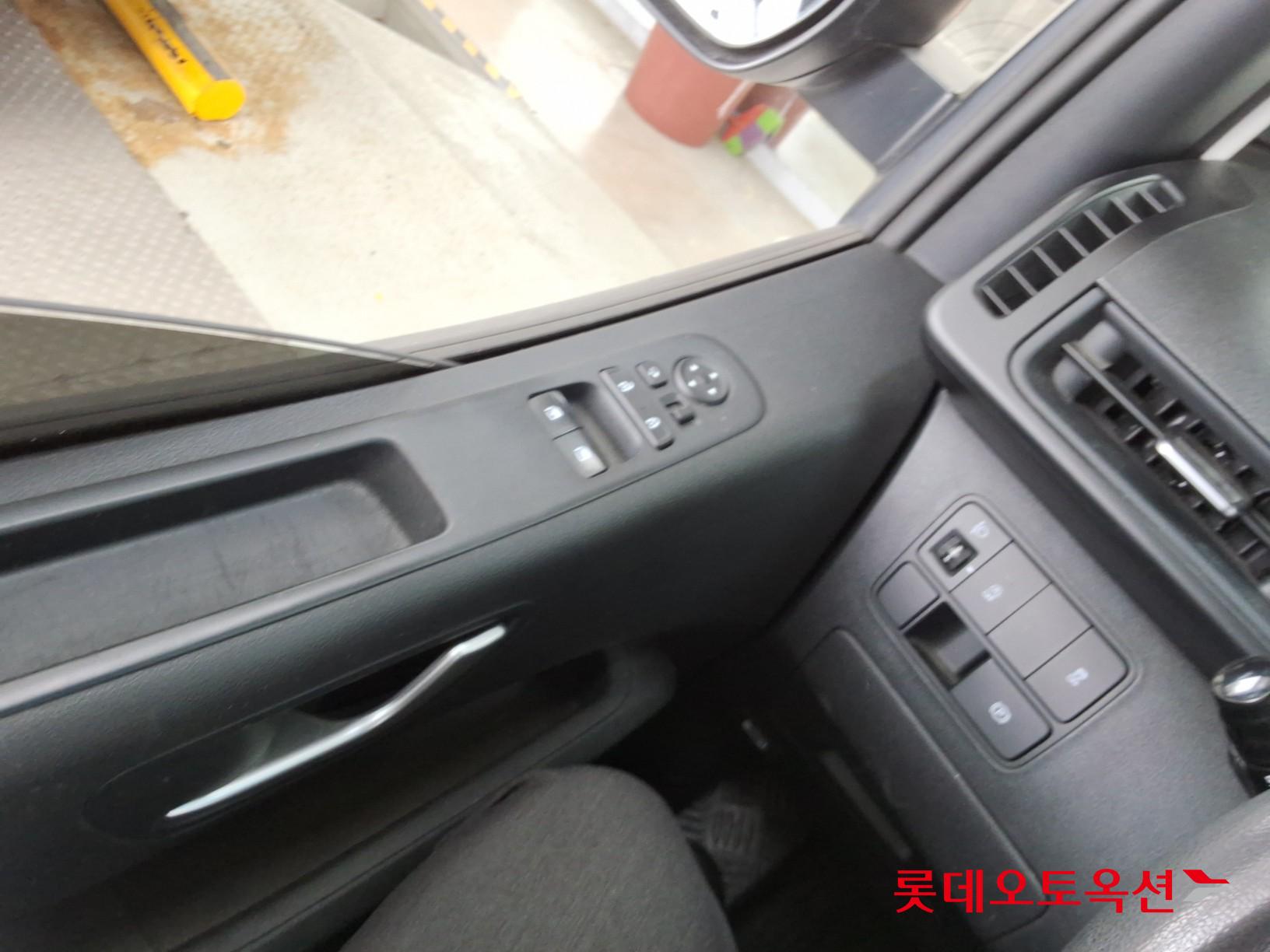 2023 - hyundai staria