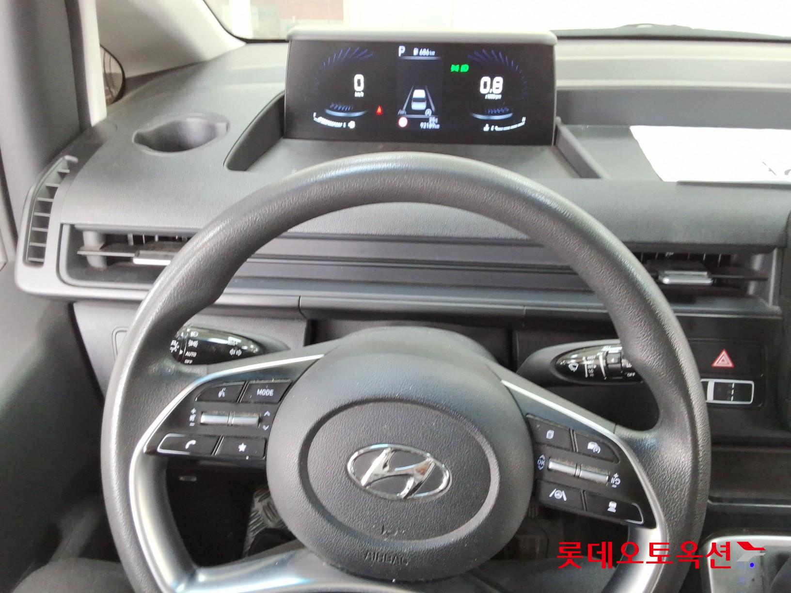 2023 - hyundai staria