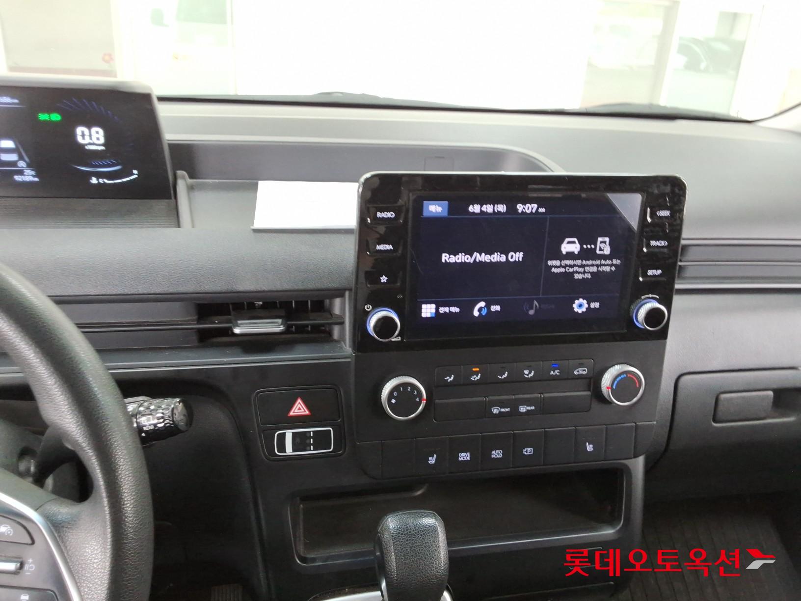 2023 - hyundai staria