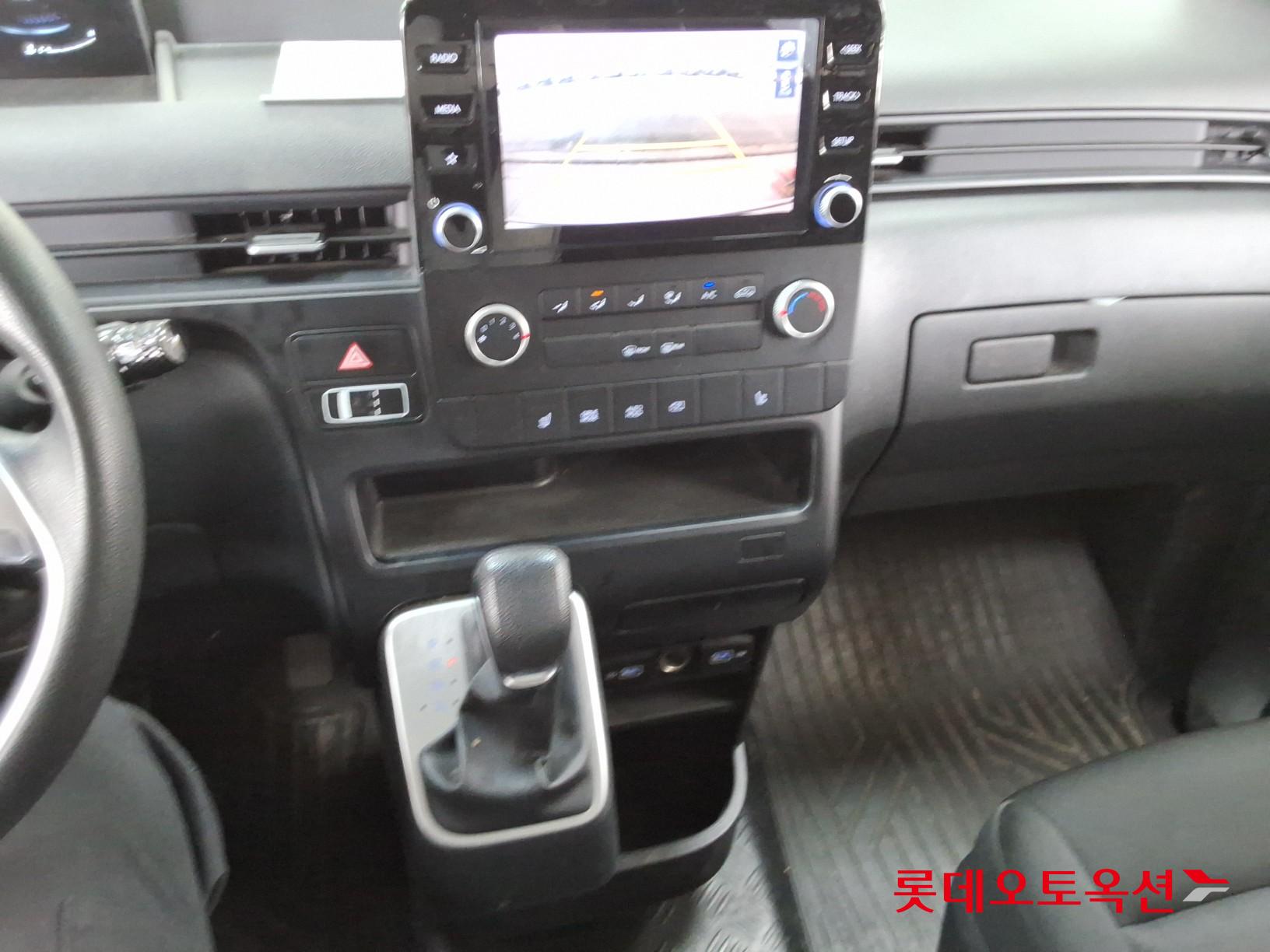 2023 - hyundai staria