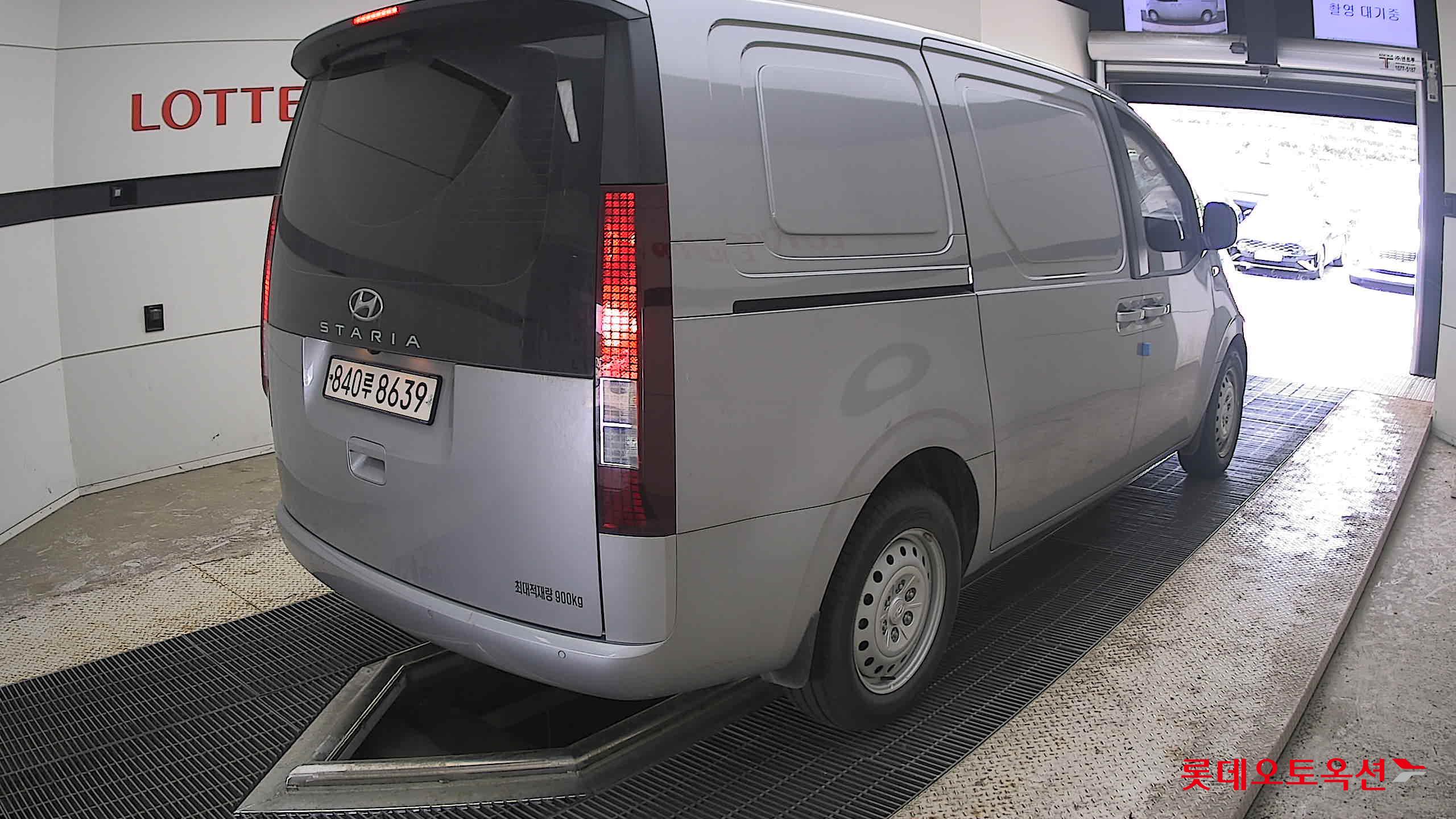 2023 - hyundai staria