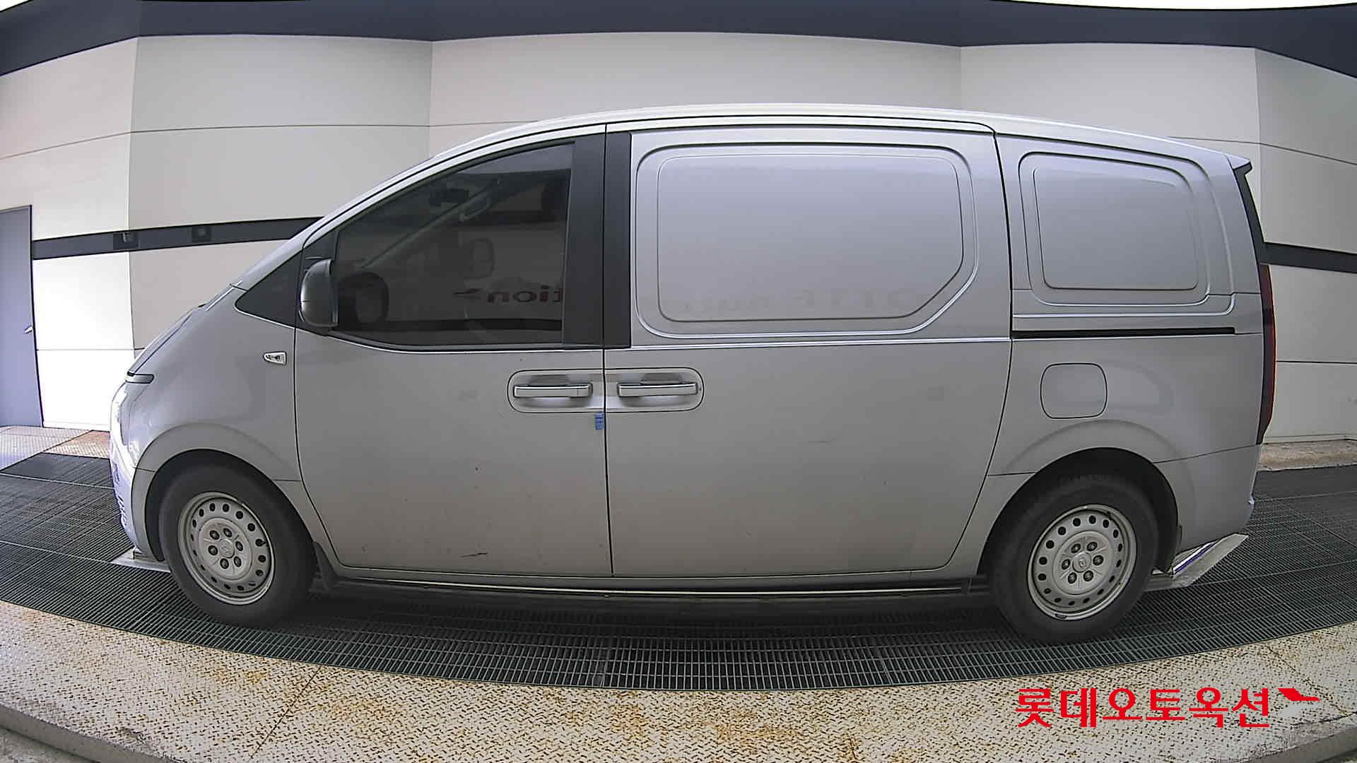 2023 - hyundai staria