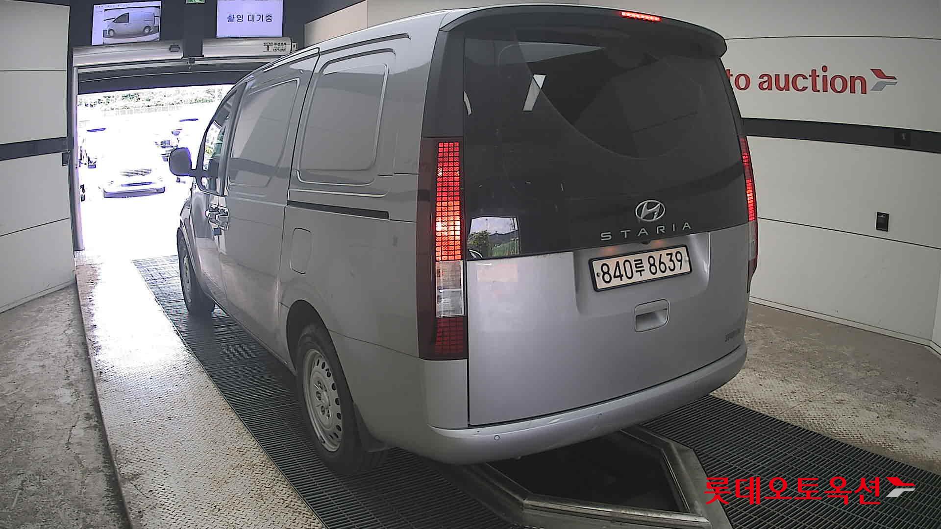 2023 - hyundai staria
