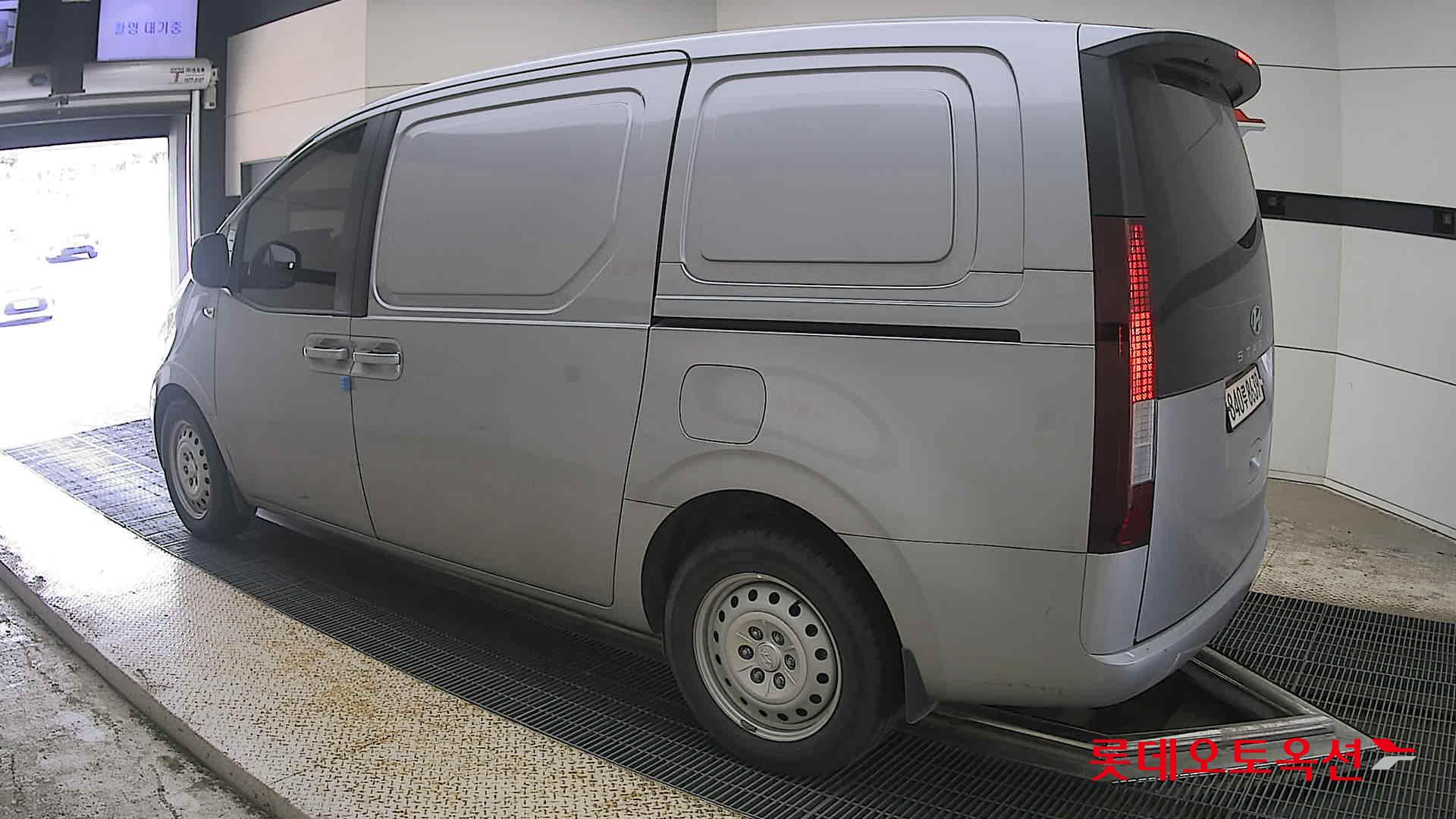 2023 - hyundai staria