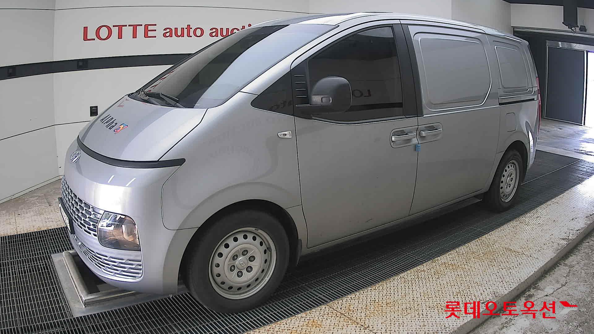 2023 - hyundai staria