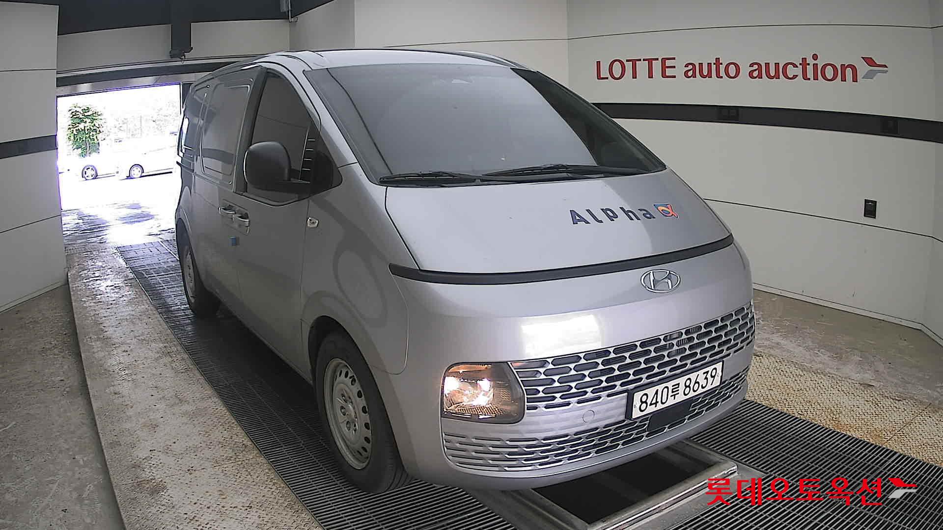 2023 - hyundai staria