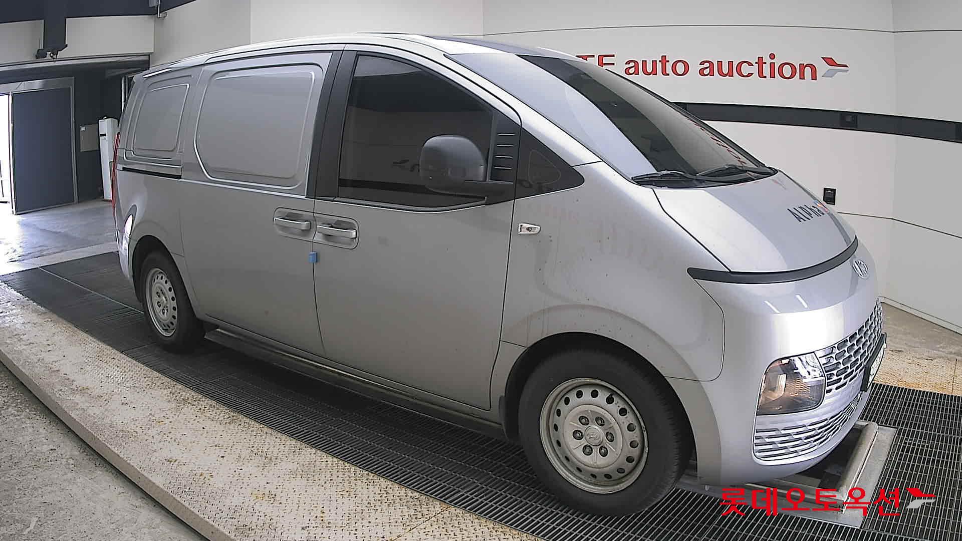 2023 - hyundai staria