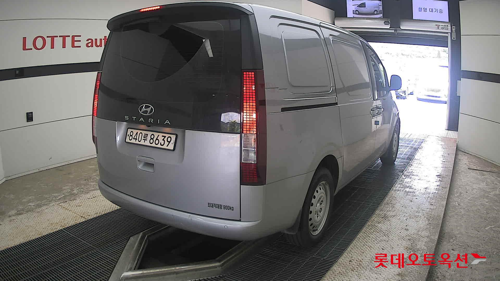 2023 - hyundai staria