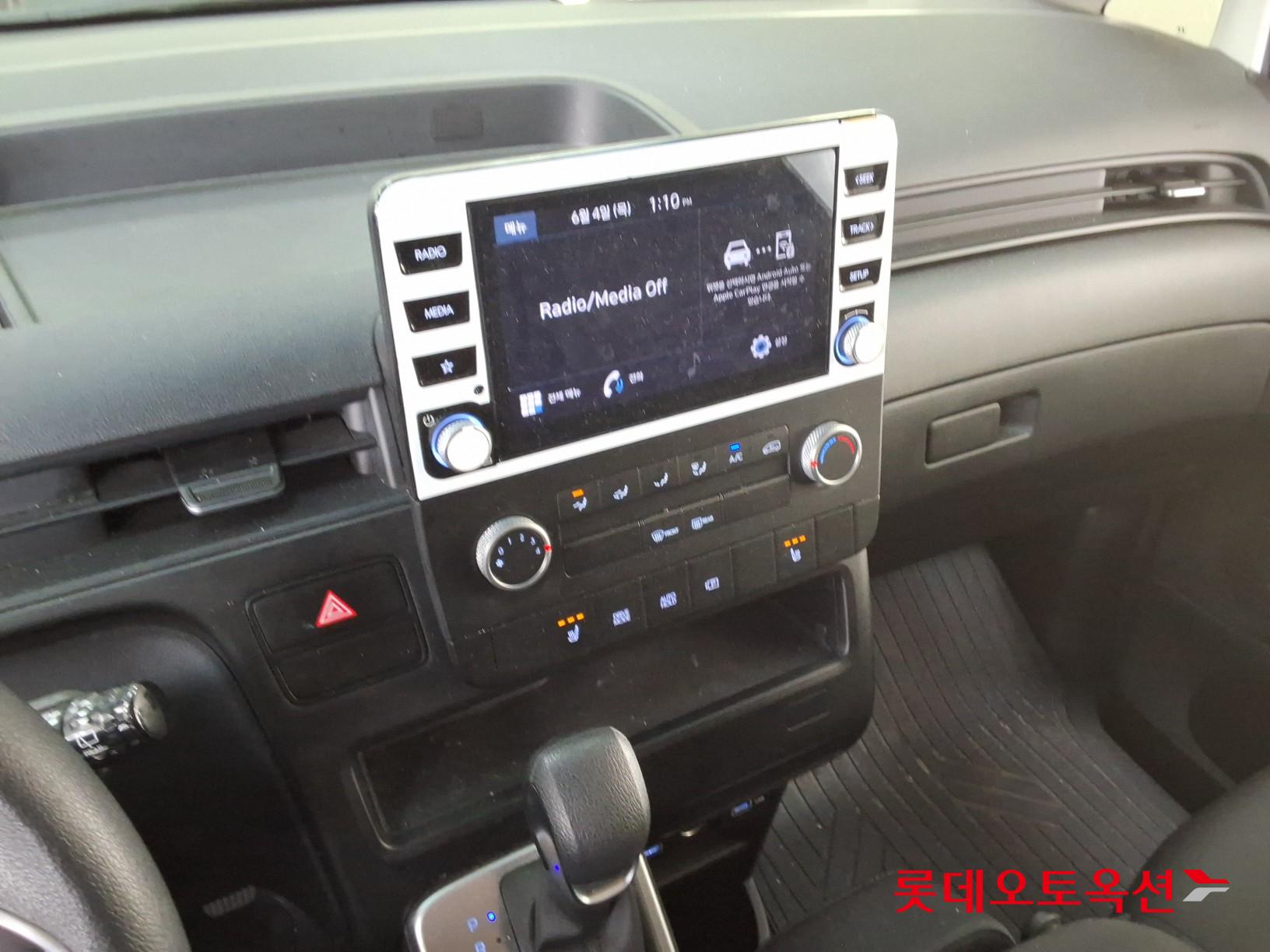 2023 - hyundai staria