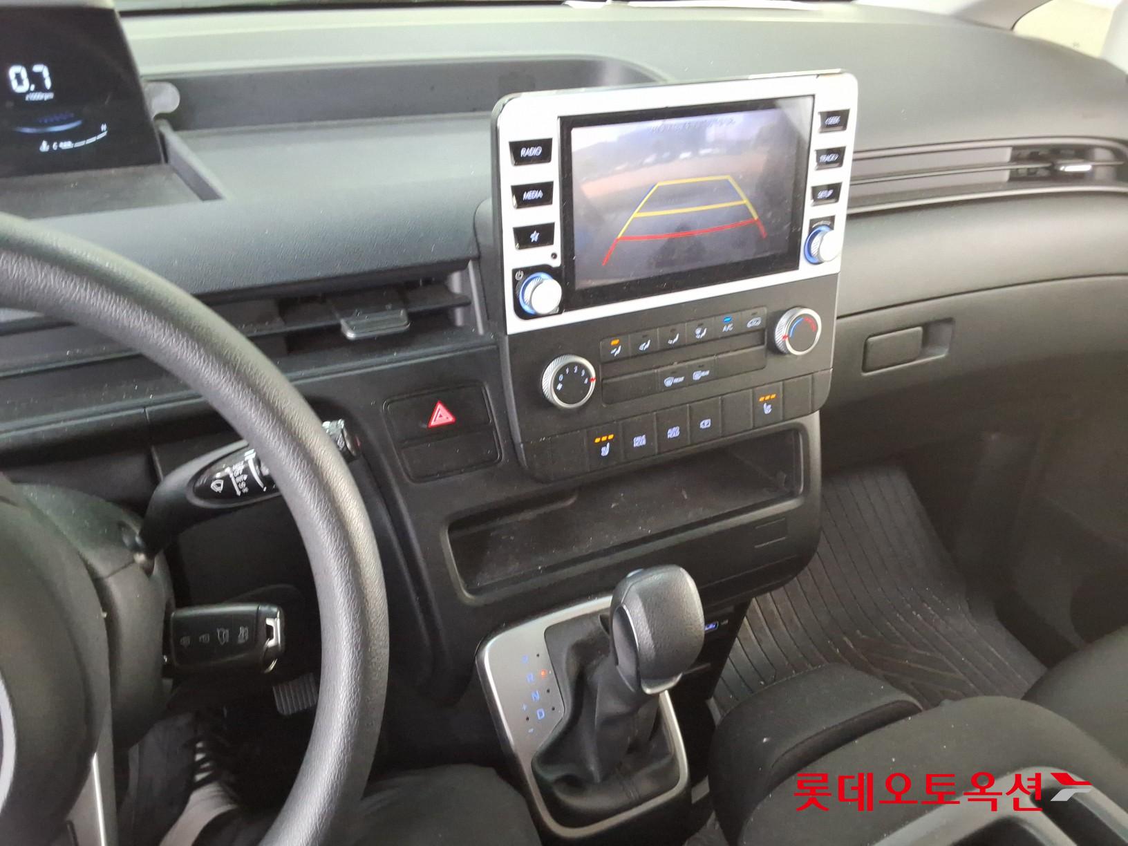 2023 - hyundai staria