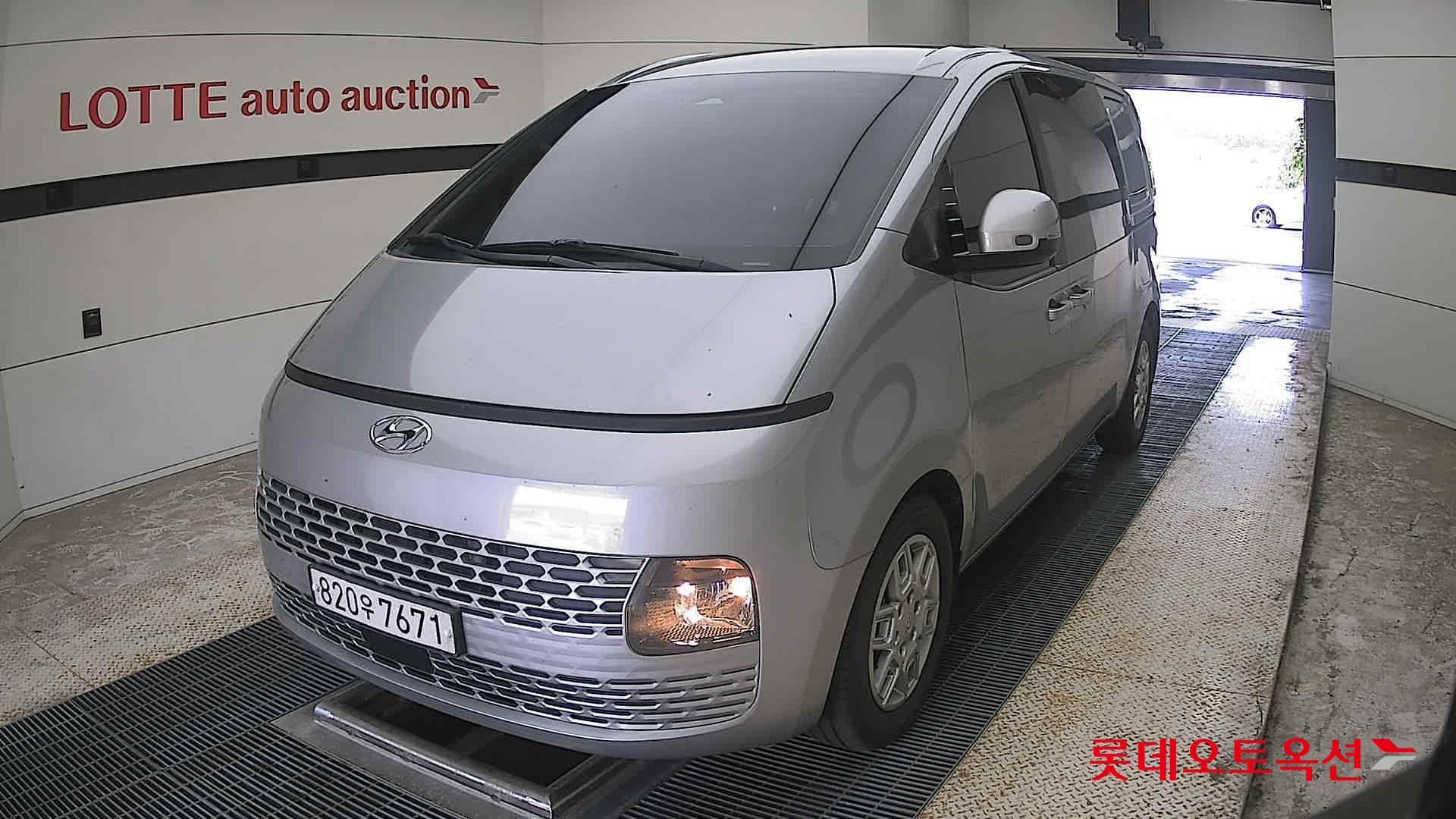 2022 - hyundai staria