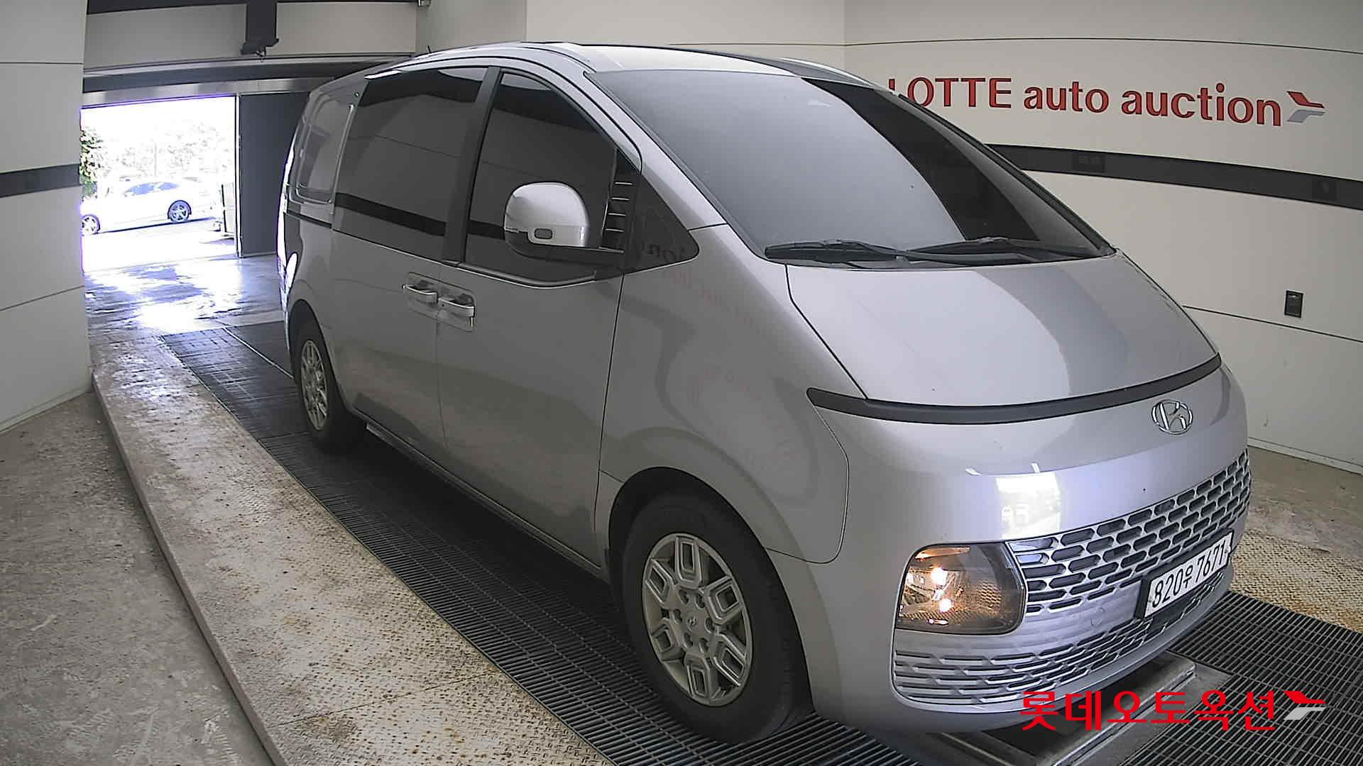 2022 - hyundai staria