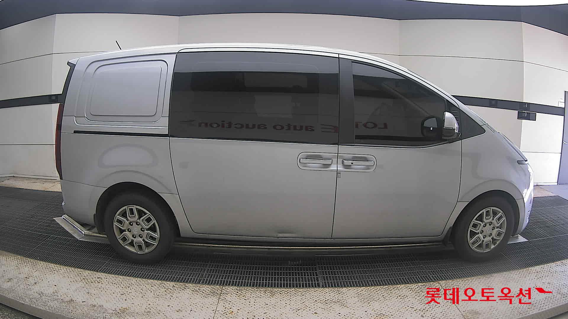 2022 - hyundai staria
