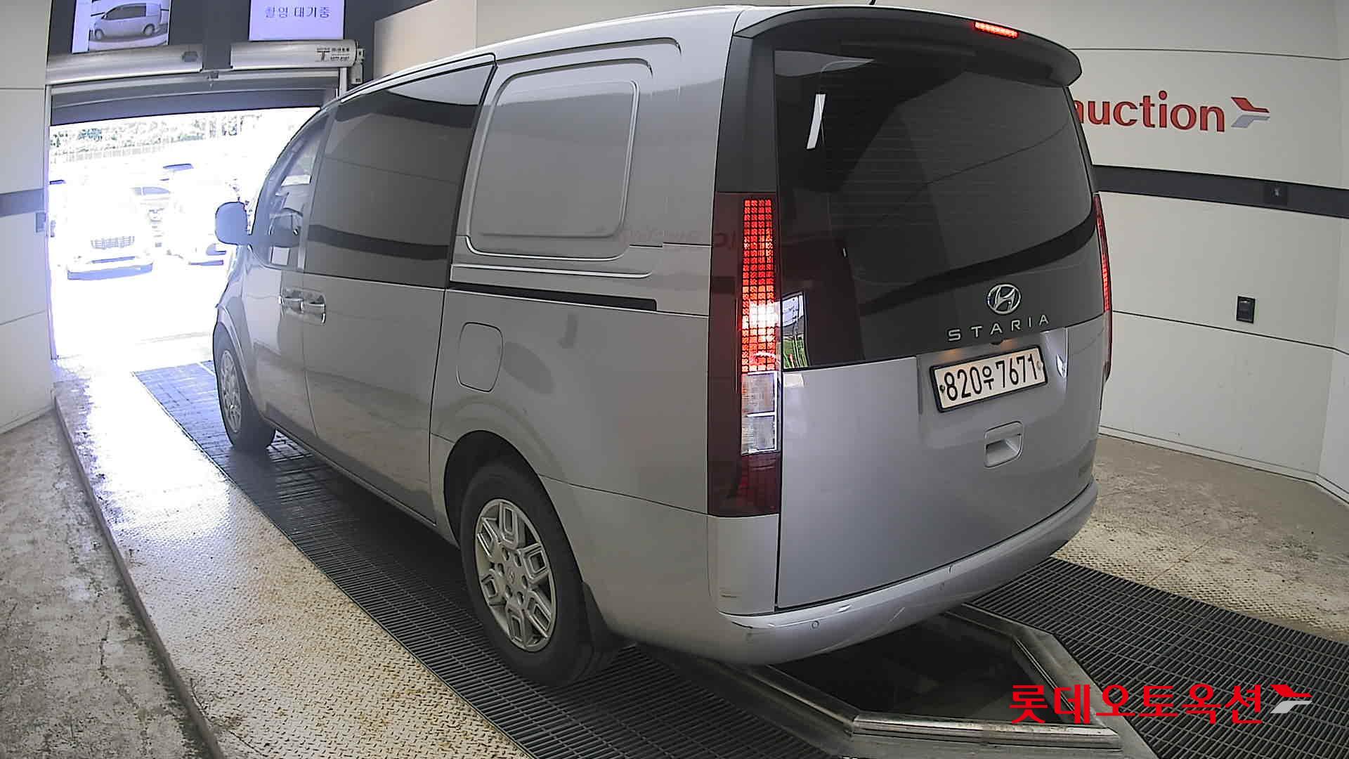 2022 - hyundai staria