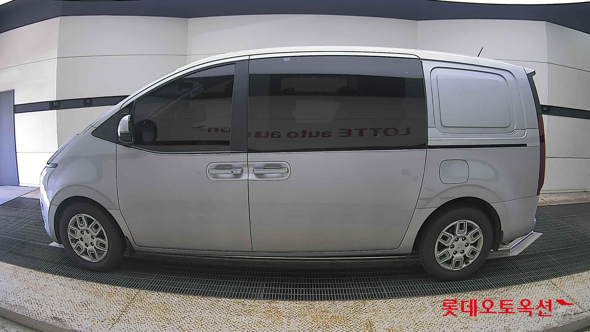 2022 - hyundai staria