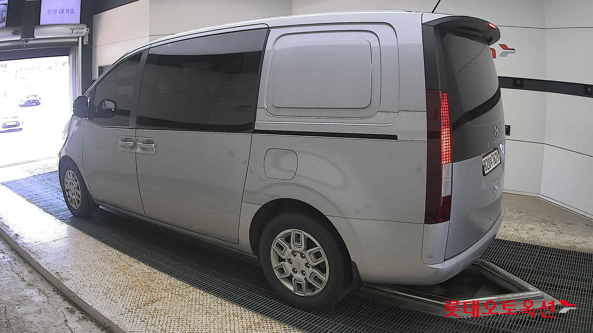 2022 - hyundai staria