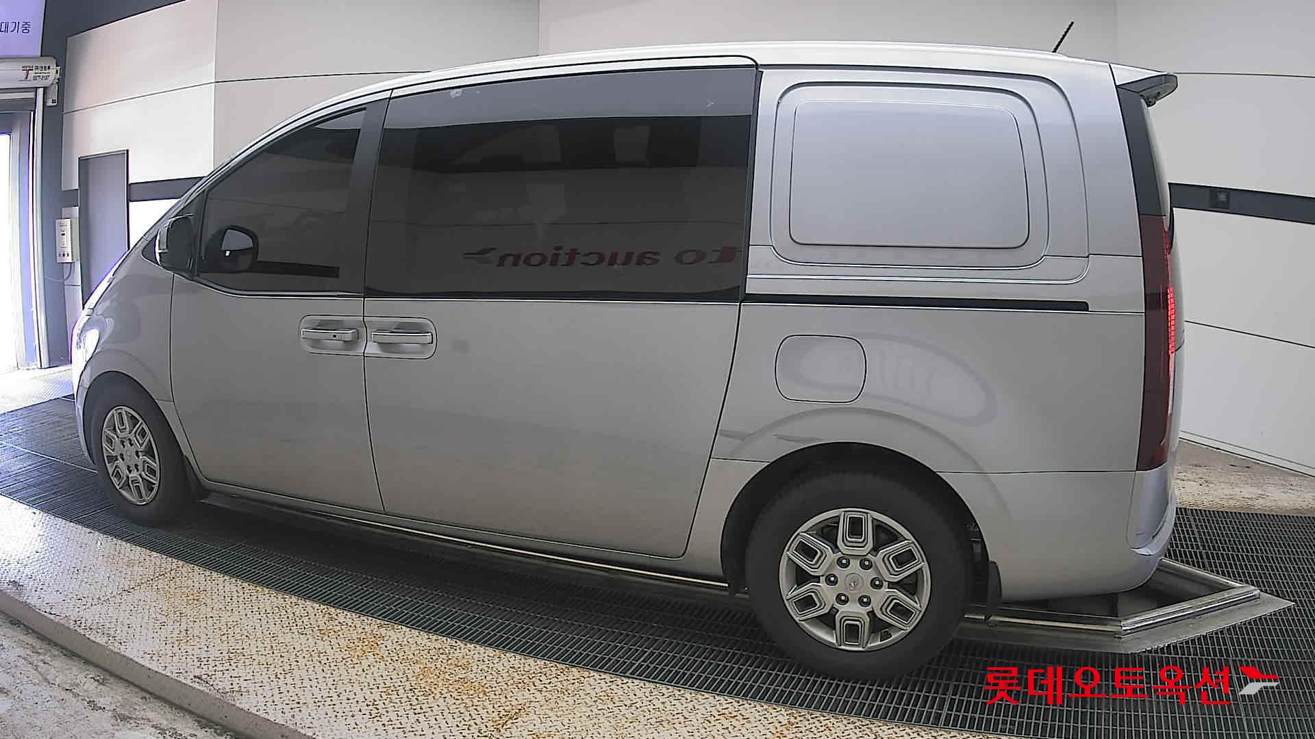 2022 - hyundai staria