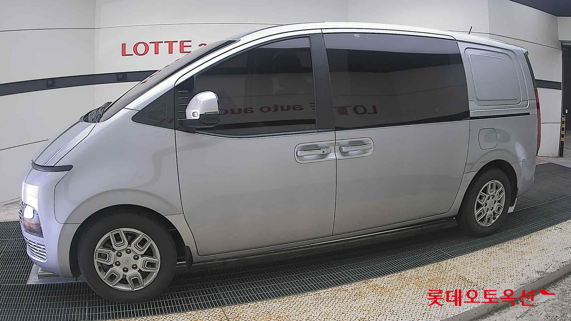 2022 - hyundai staria