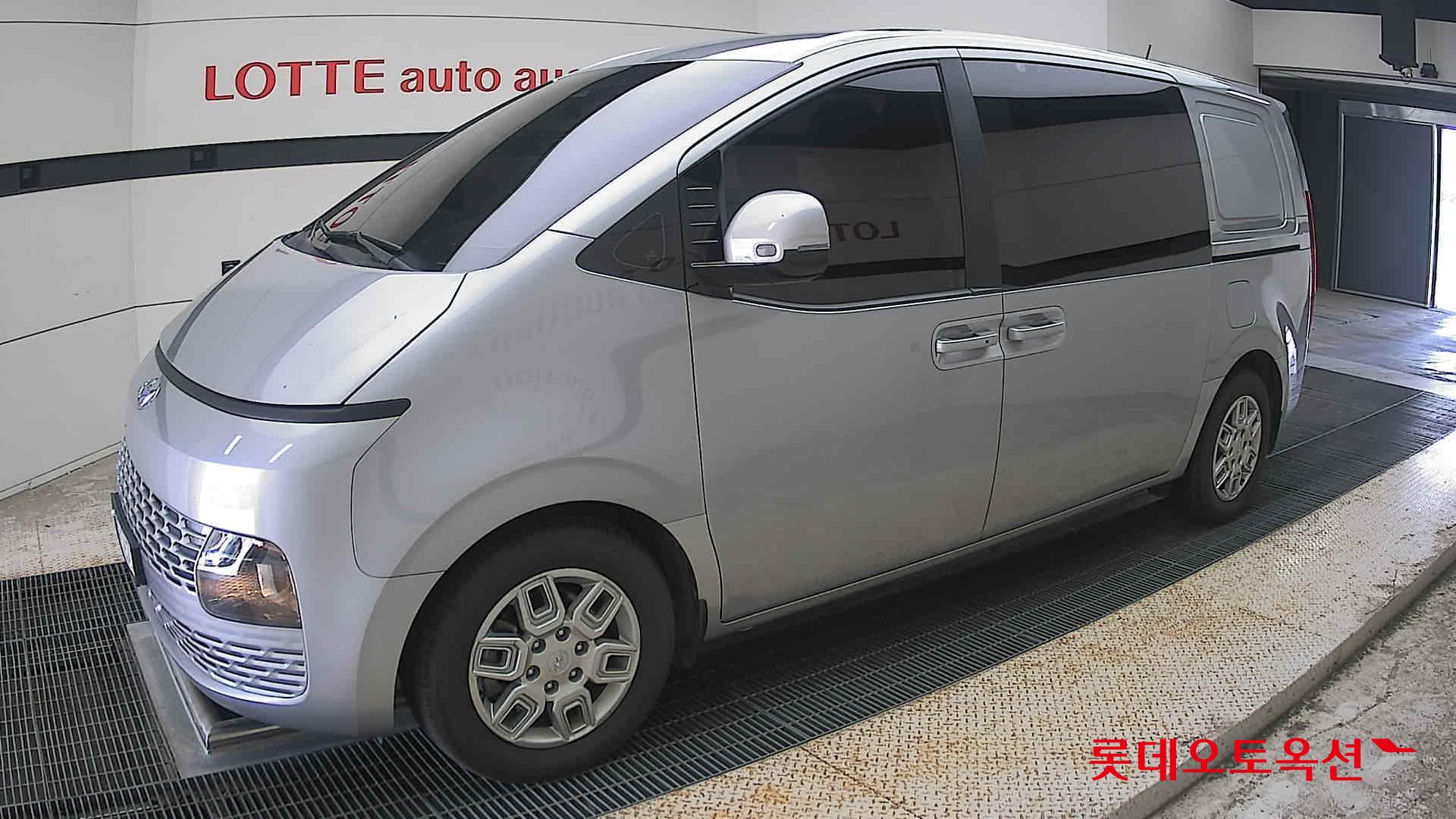 2022 - hyundai staria